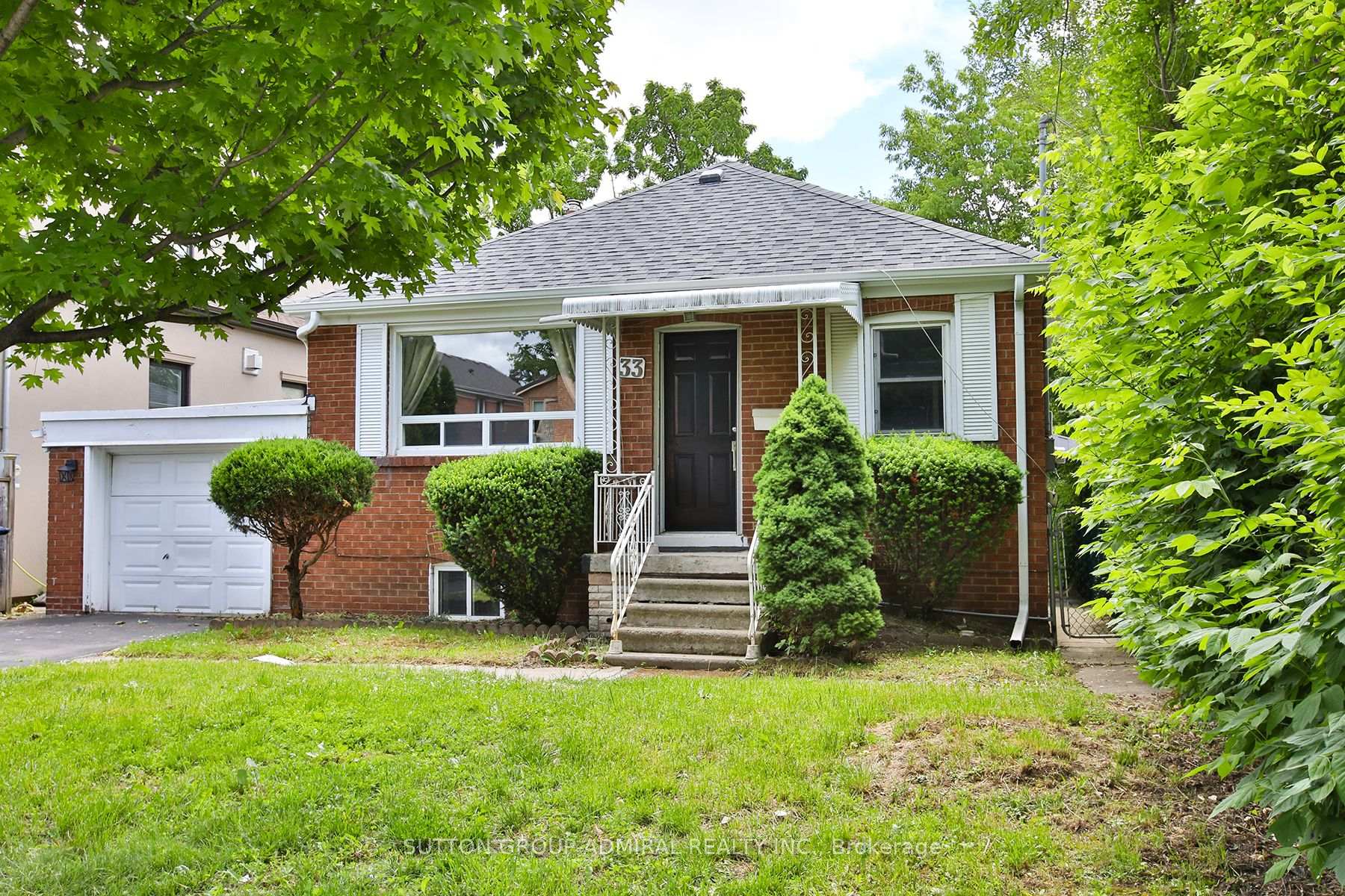 Photo 2 of 33 Regina Avenue, Toronto, Englemount-Lawrence — HOMEH