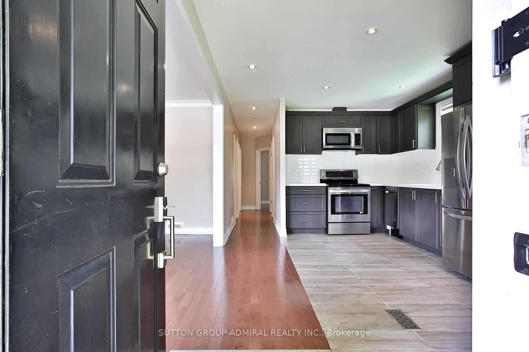 Photo 3 of 33 Regina Avenue, Toronto, Englemount-Lawrence — HOMEH