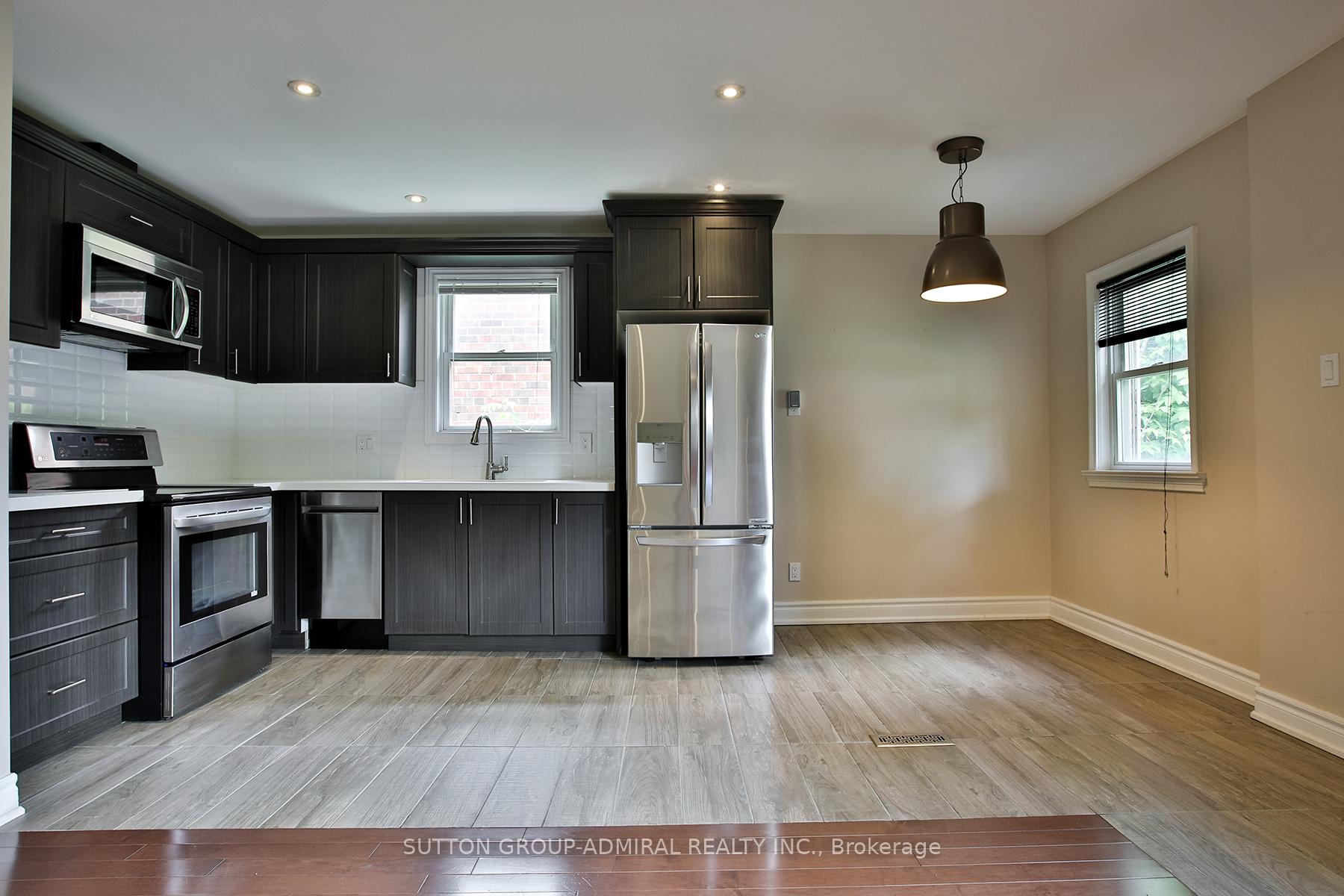 Photo 5 of 33 Regina Avenue, Toronto, Englemount-Lawrence — HOMEH