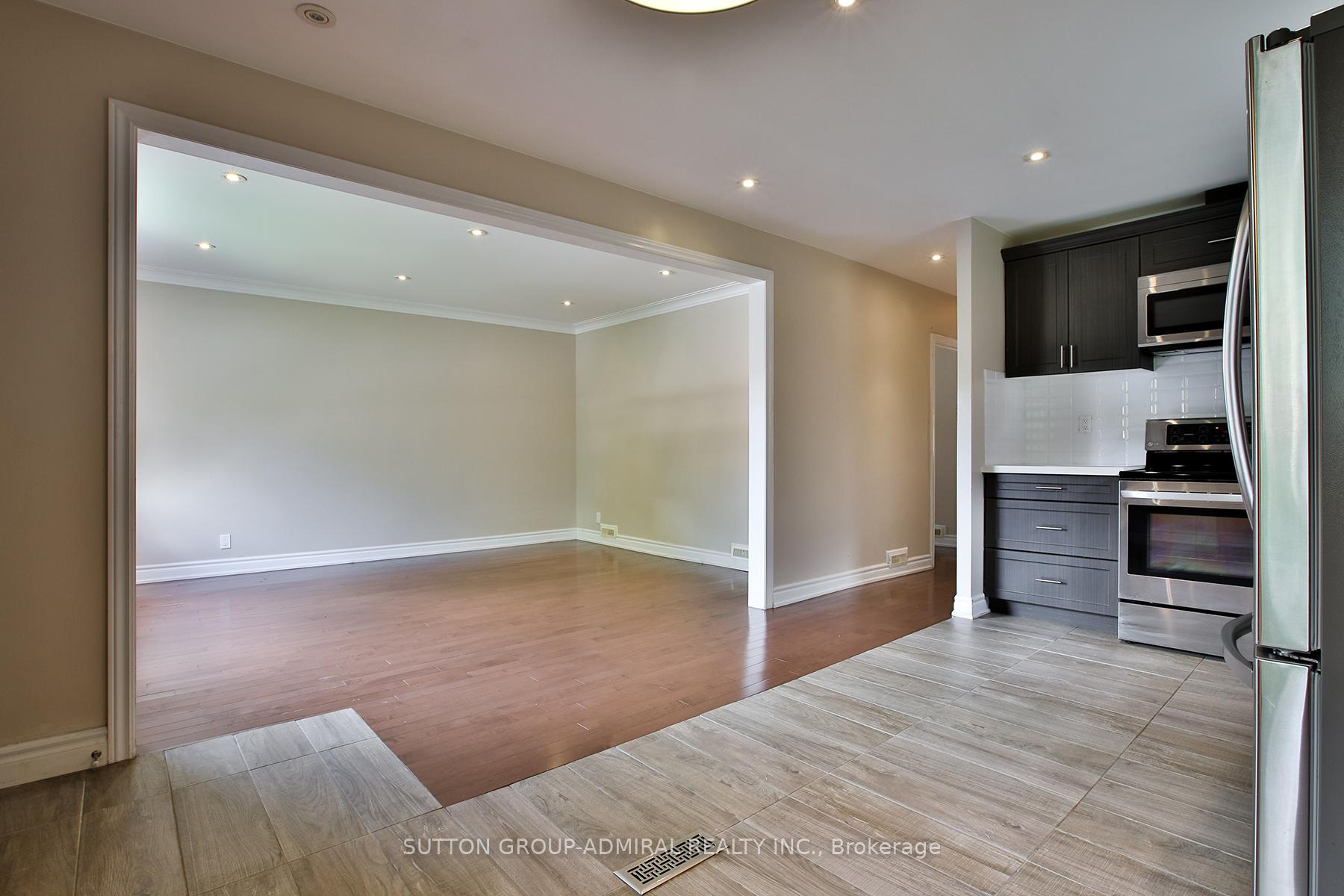 Photo 6 of 33 Regina Avenue, Toronto, Englemount-Lawrence — HOMEH