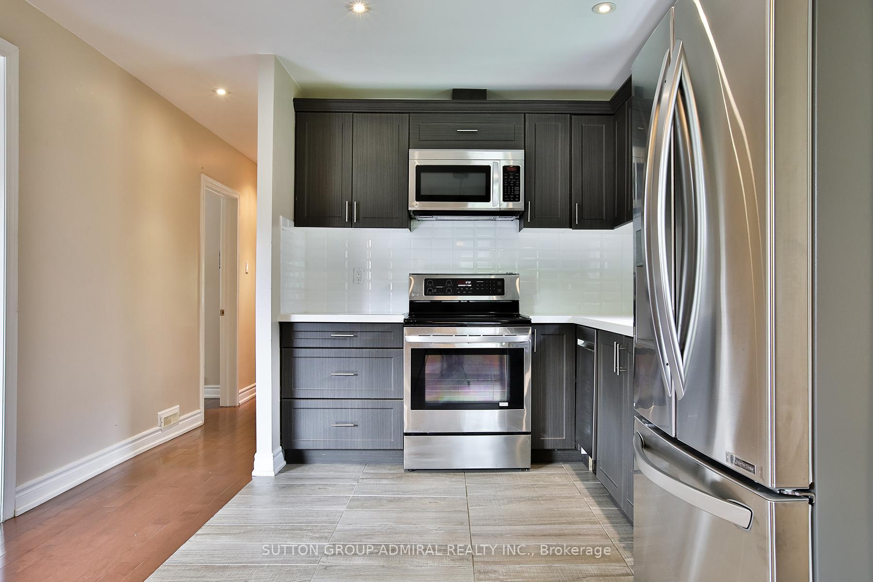 Photo 7 of 33 Regina Avenue, Toronto, Englemount-Lawrence — HOMEH