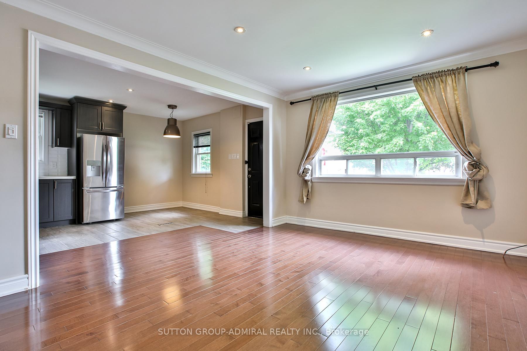 Photo 9 of 33 Regina Avenue, Toronto, Englemount-Lawrence — HOMEH
