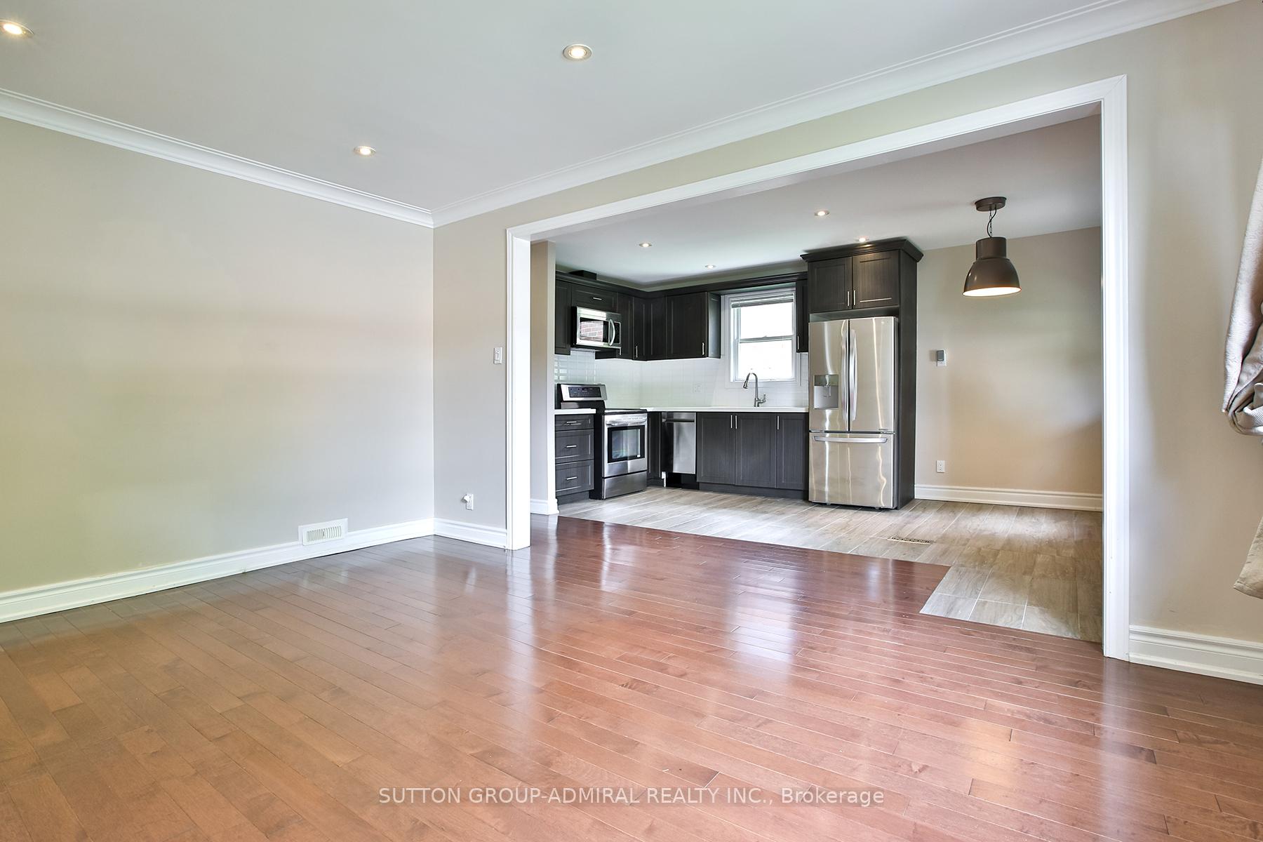 Photo 10 of 33 Regina Avenue, Toronto, Englemount-Lawrence — HOMEH