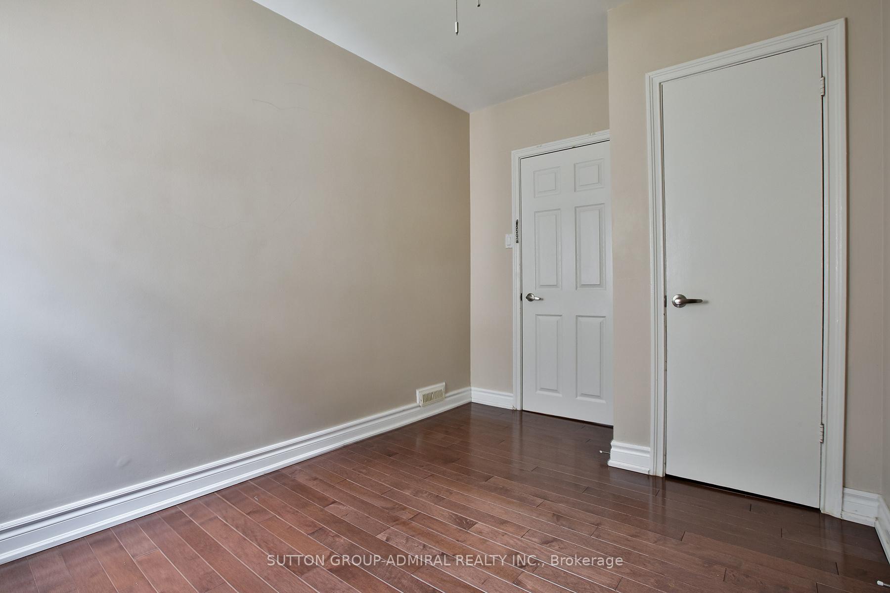 Photo 13 of 33 Regina Avenue, Toronto, Englemount-Lawrence — HOMEH