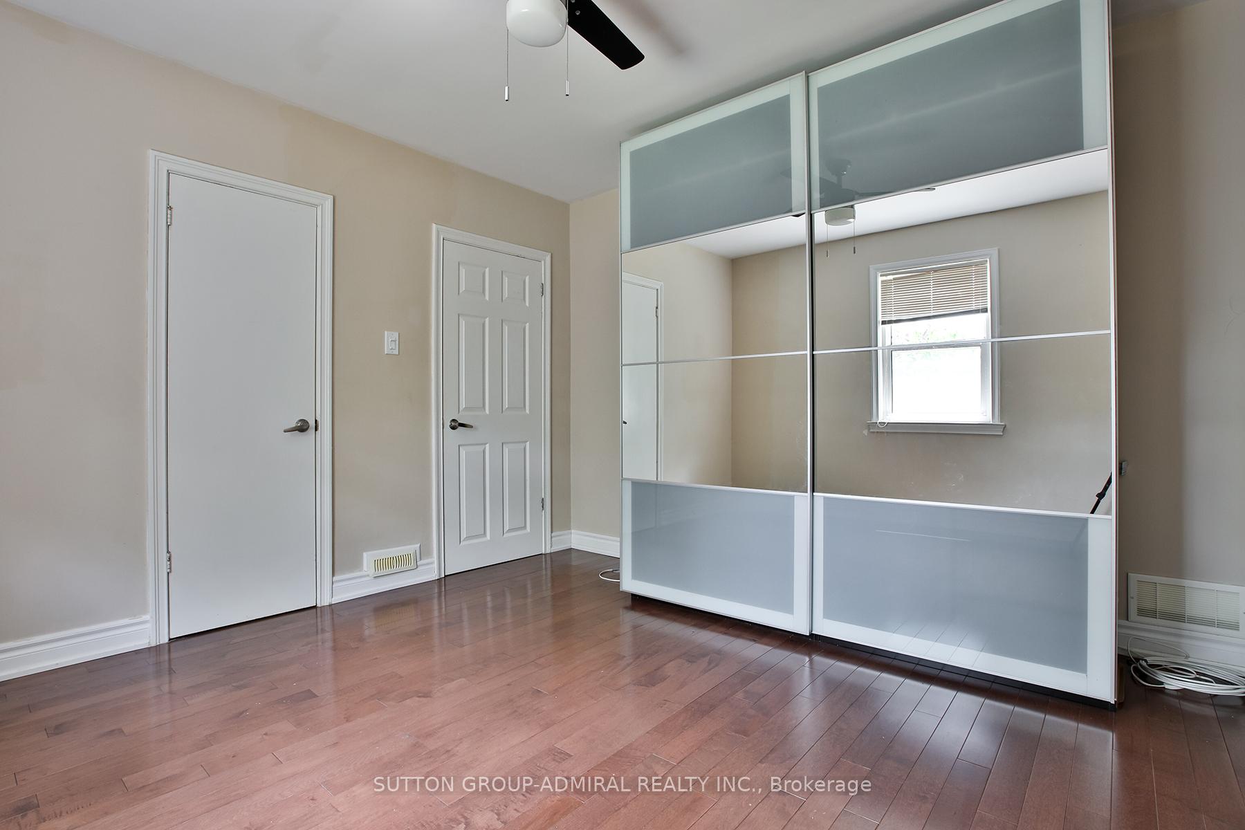 Photo 15 of 33 Regina Avenue, Toronto, Englemount-Lawrence — HOMEH
