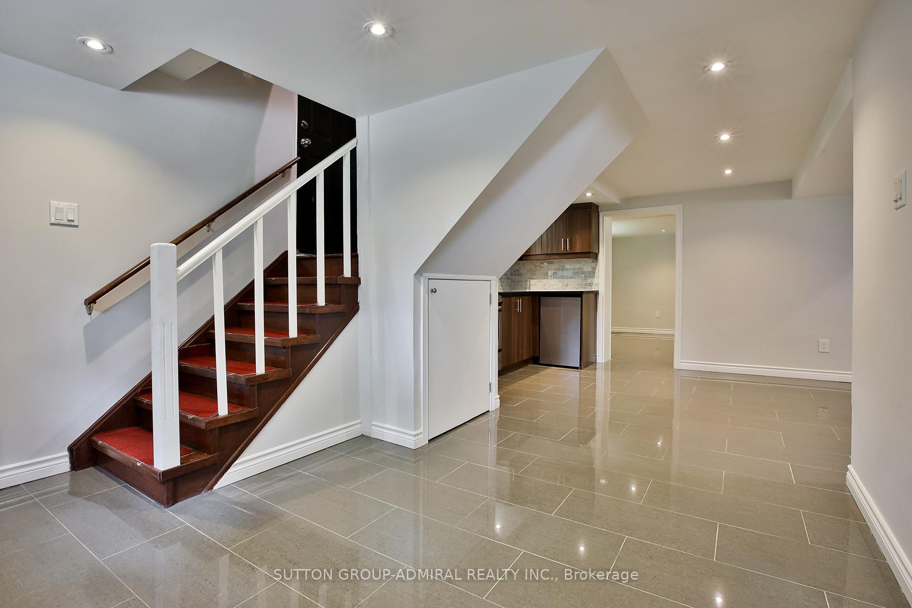 Photo 21 of 33 Regina Avenue, Toronto, Englemount-Lawrence — HOMEH