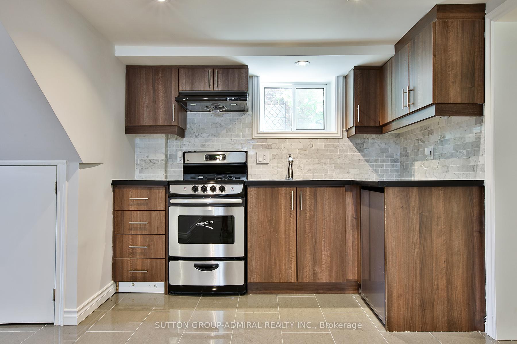 Photo 22 of 33 Regina Avenue, Toronto, Englemount-Lawrence — HOMEH