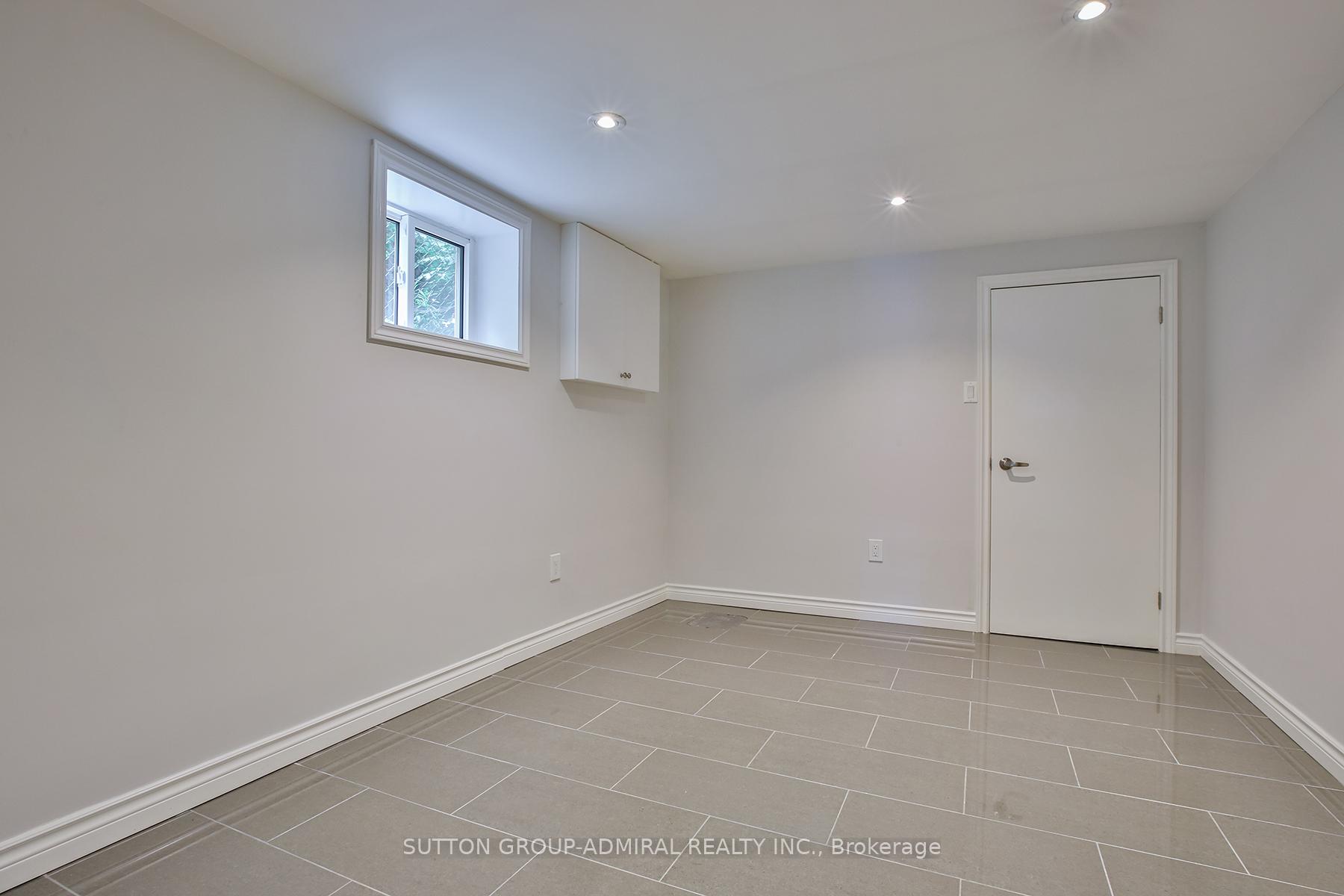 Photo 28 of 33 Regina Avenue, Toronto, Englemount-Lawrence — HOMEH