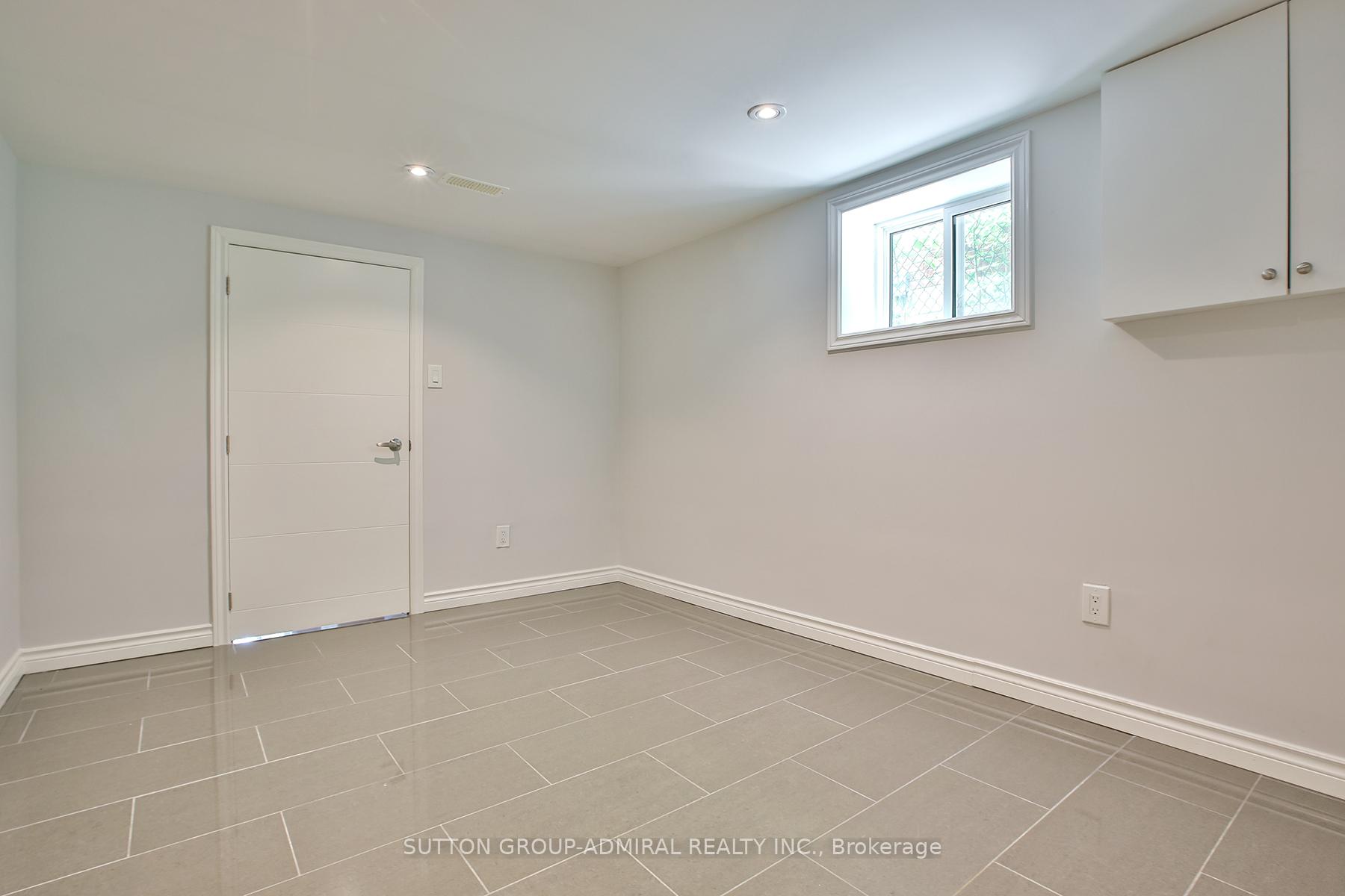 Photo 29 of 33 Regina Avenue, Toronto, Englemount-Lawrence — HOMEH
