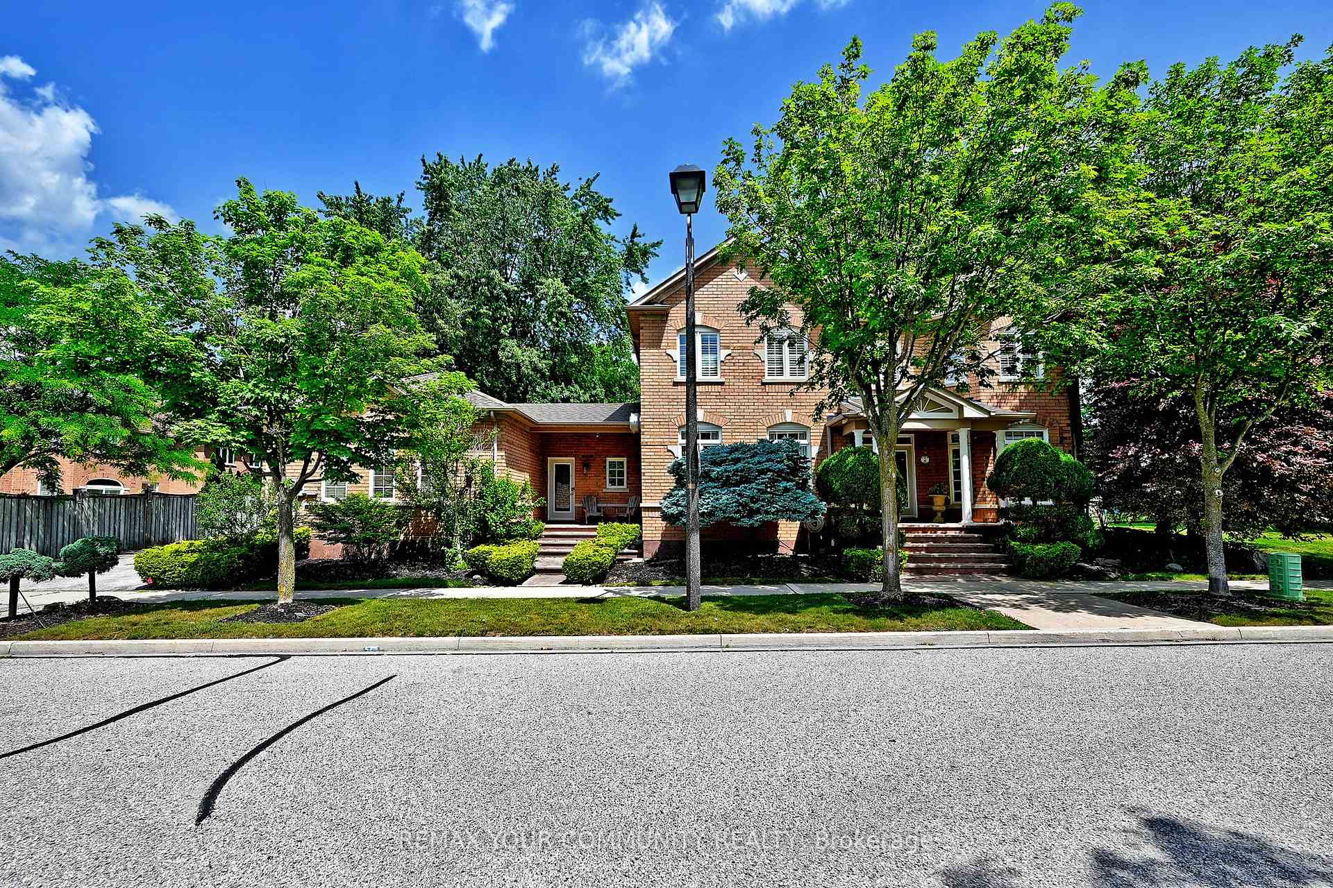 Photo 2 of 2 Winterberry Drive, Markham, Legacy — HOMEH