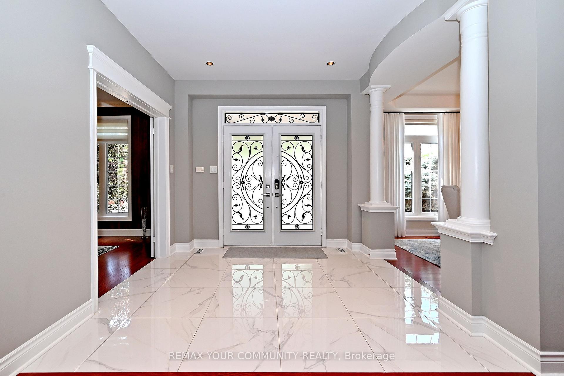 Photo 5 of 2 Winterberry Drive, Markham, Legacy — HOMEH