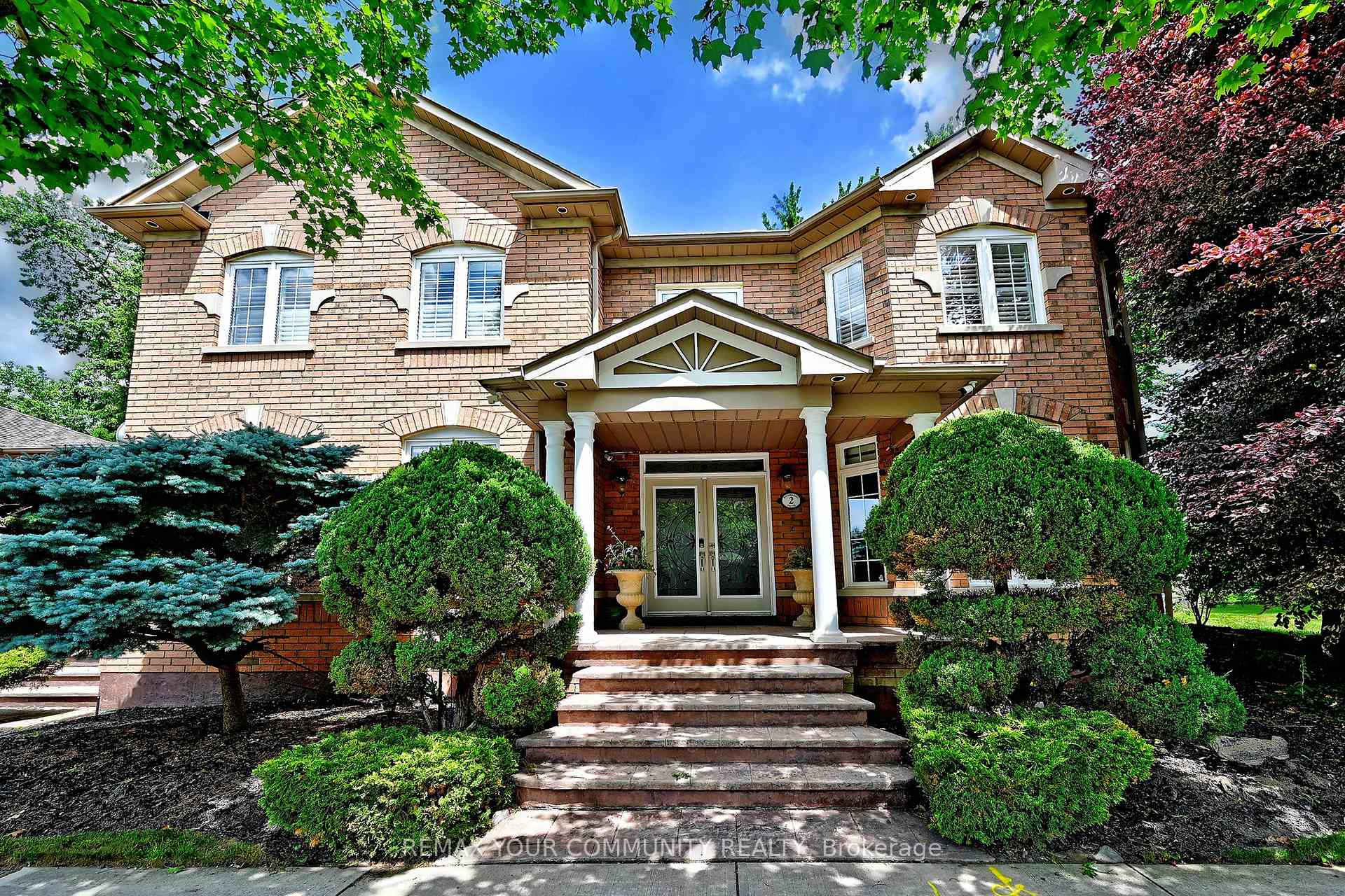 Photo 4 of 2 Winterberry Drive, Markham, Legacy — HOMEH