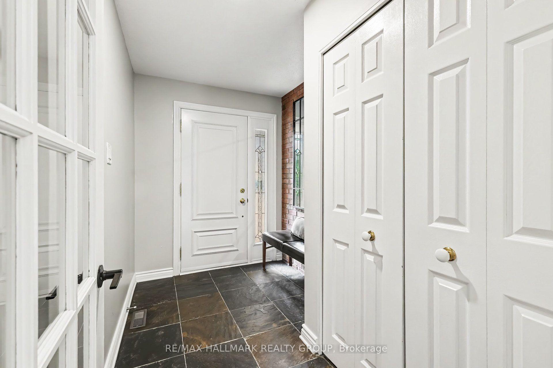 Photo 2 of 1673 Teslin Court, Ottawa, Chateauneuf — HOMEH