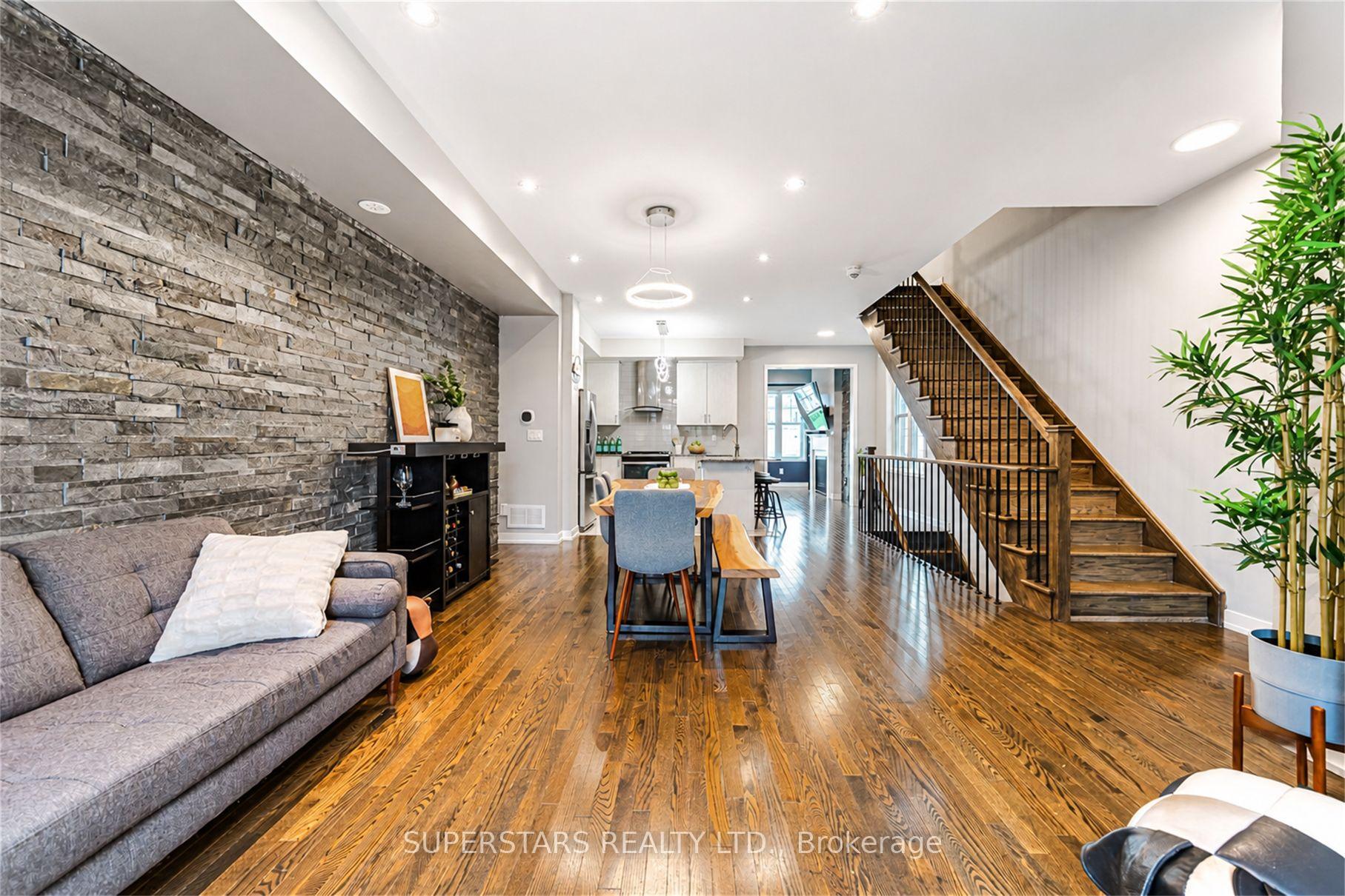 Photo 2 of 10604 Bathurst Street, Vaughan, Patterson — HOMEH