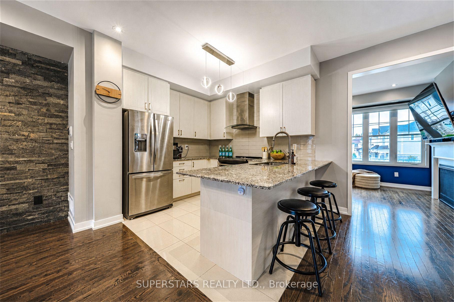 Photo 3 of 10604 Bathurst Street, Vaughan, Patterson — HOMEH