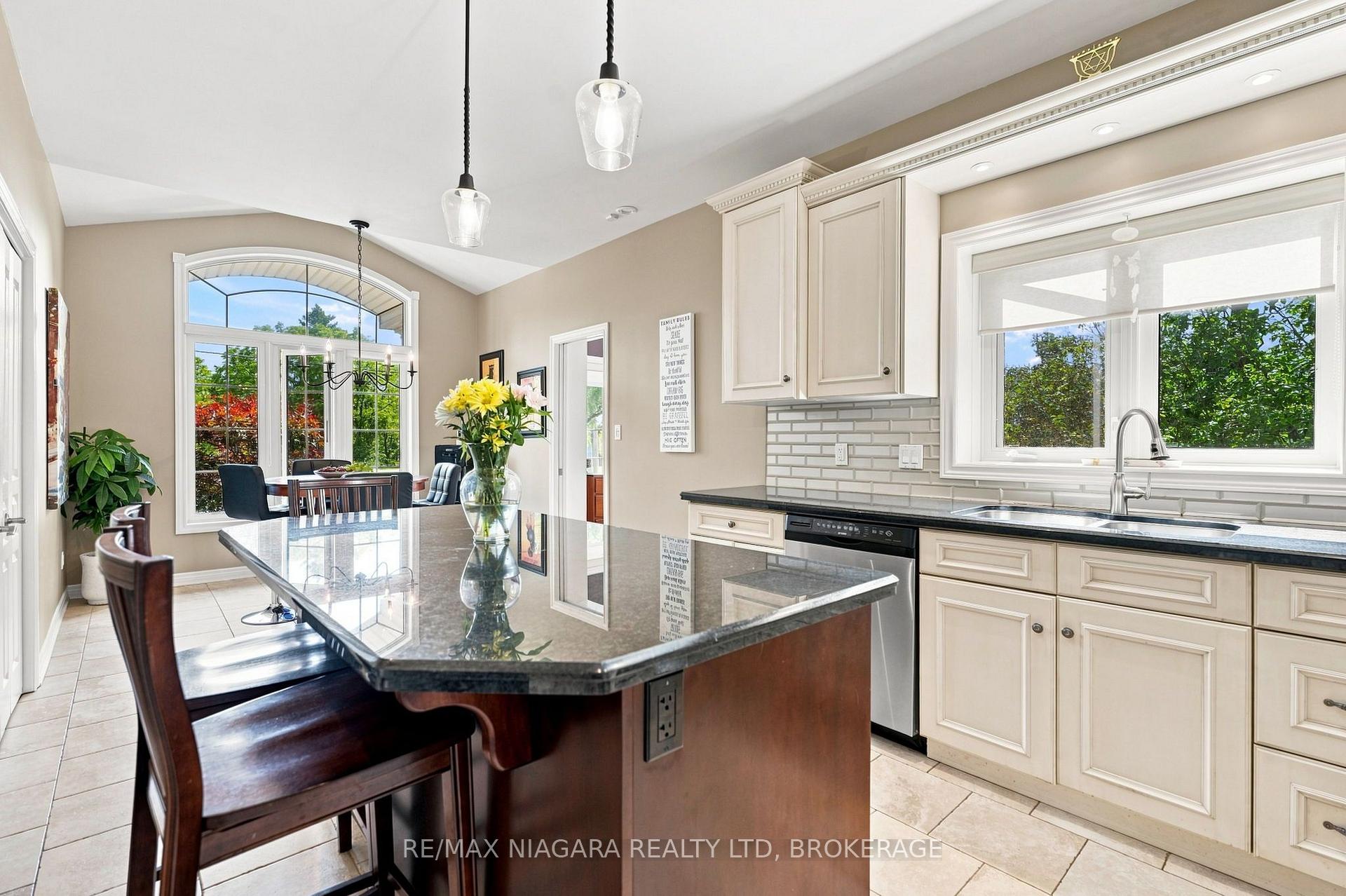 Photo 12 of 1025 Pelham Road, St. Catharines, Rykert/Vansickle — HOMEH