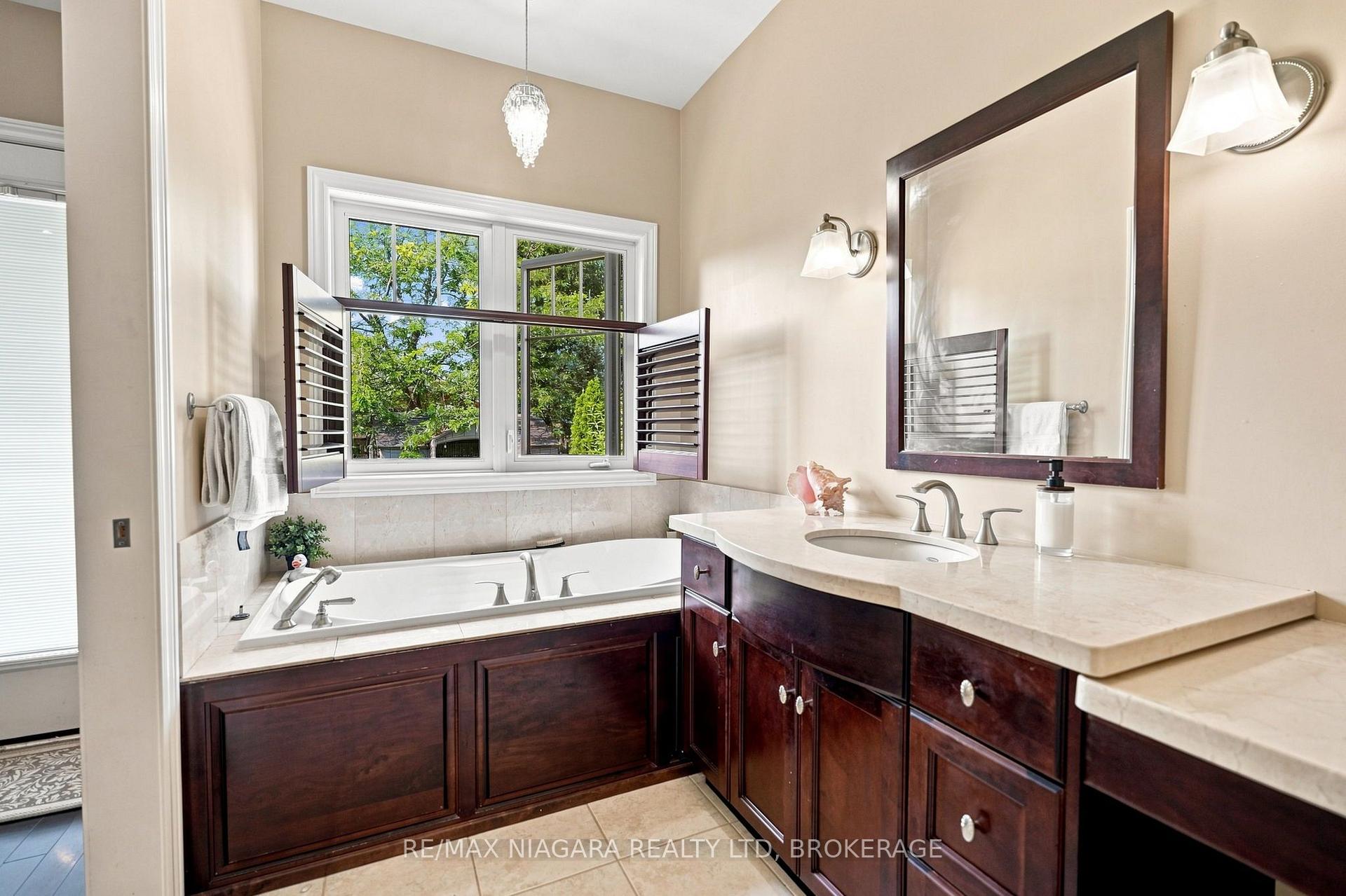 Photo 18 of 1025 Pelham Road, St. Catharines, Rykert/Vansickle — HOMEH