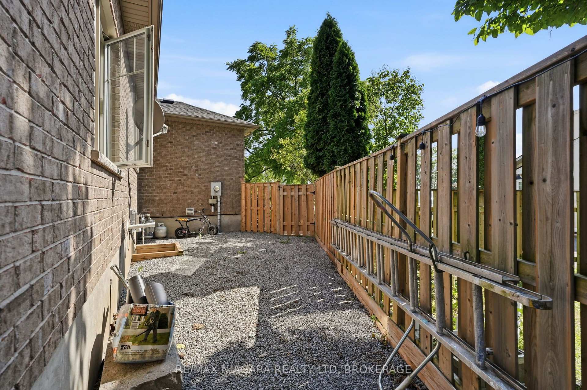 Photo 32 of 1025 Pelham Road, St. Catharines, Rykert/Vansickle — HOMEH