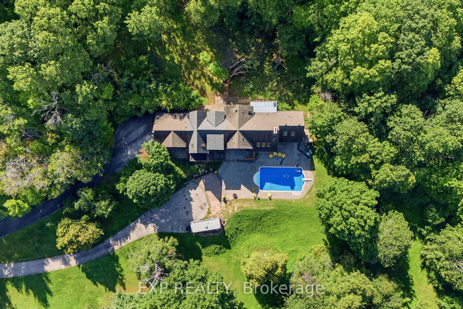 Photo 4 of 1785 Davis Drive W, King, Rural King — HOMEH