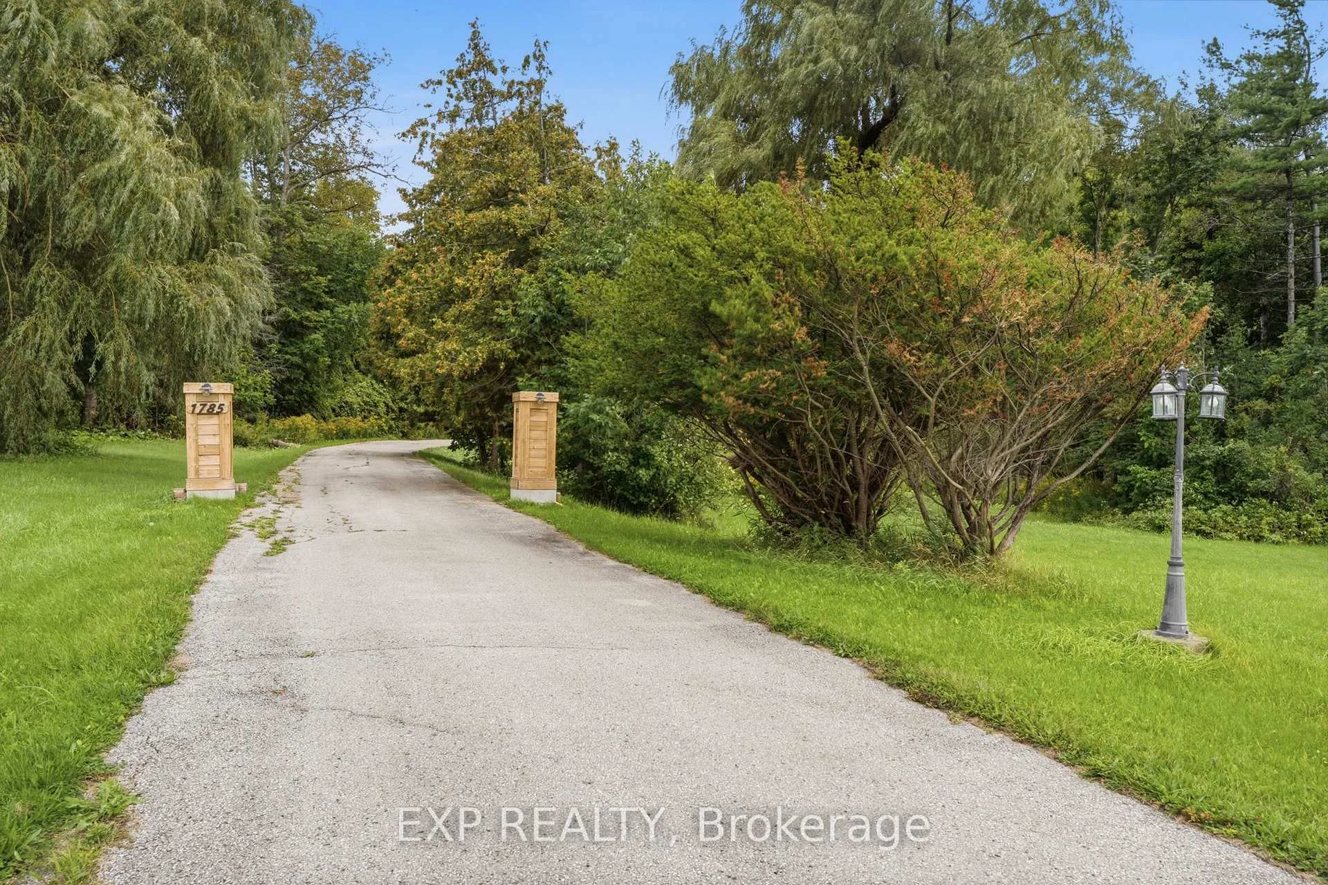 Photo 41 of 1785 Davis Drive W, King, Rural King — HOMEH