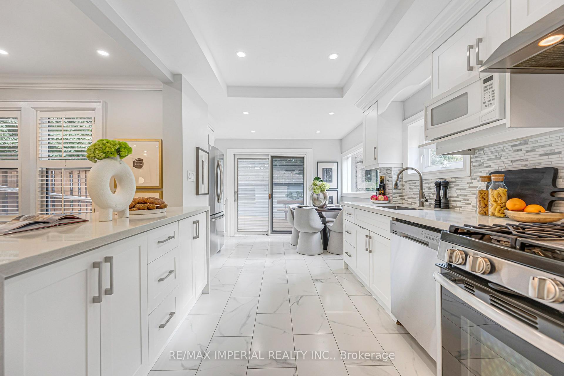 Photo 13 of 609 Millwood Road, Toronto, Mount Pleasant East — HOMEH