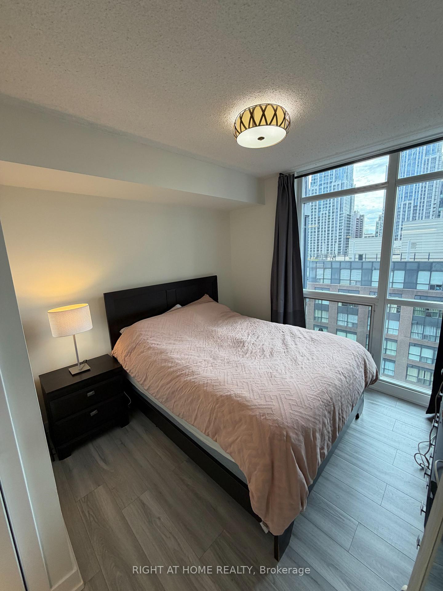 Photo 5 of Unit 2001, 21 Carlton Street, Toronto, Church-Yonge Corridor — HOMEH