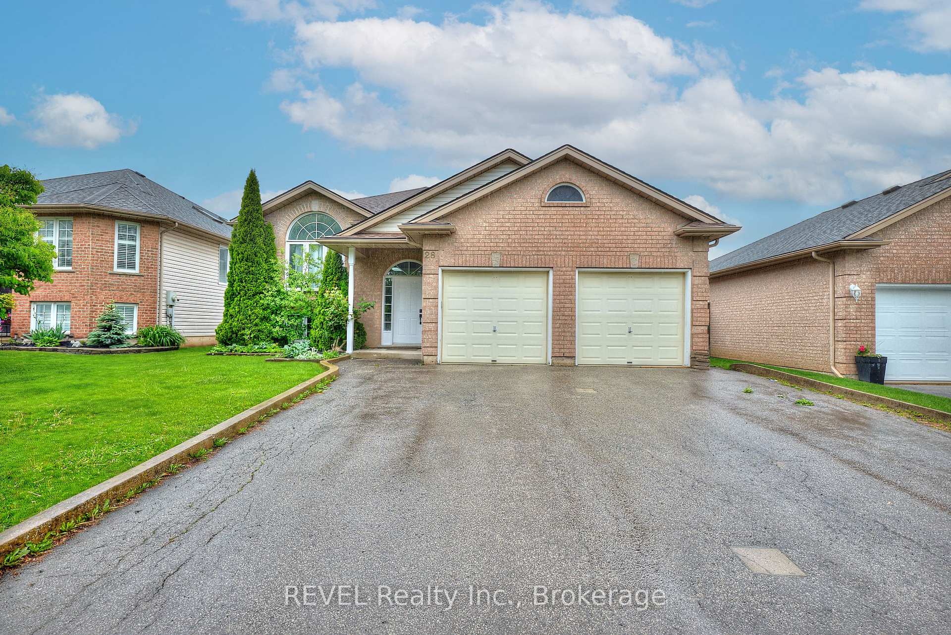Photo 1 of 28 Quaker Road, Welland, N. Welland — HOMEH