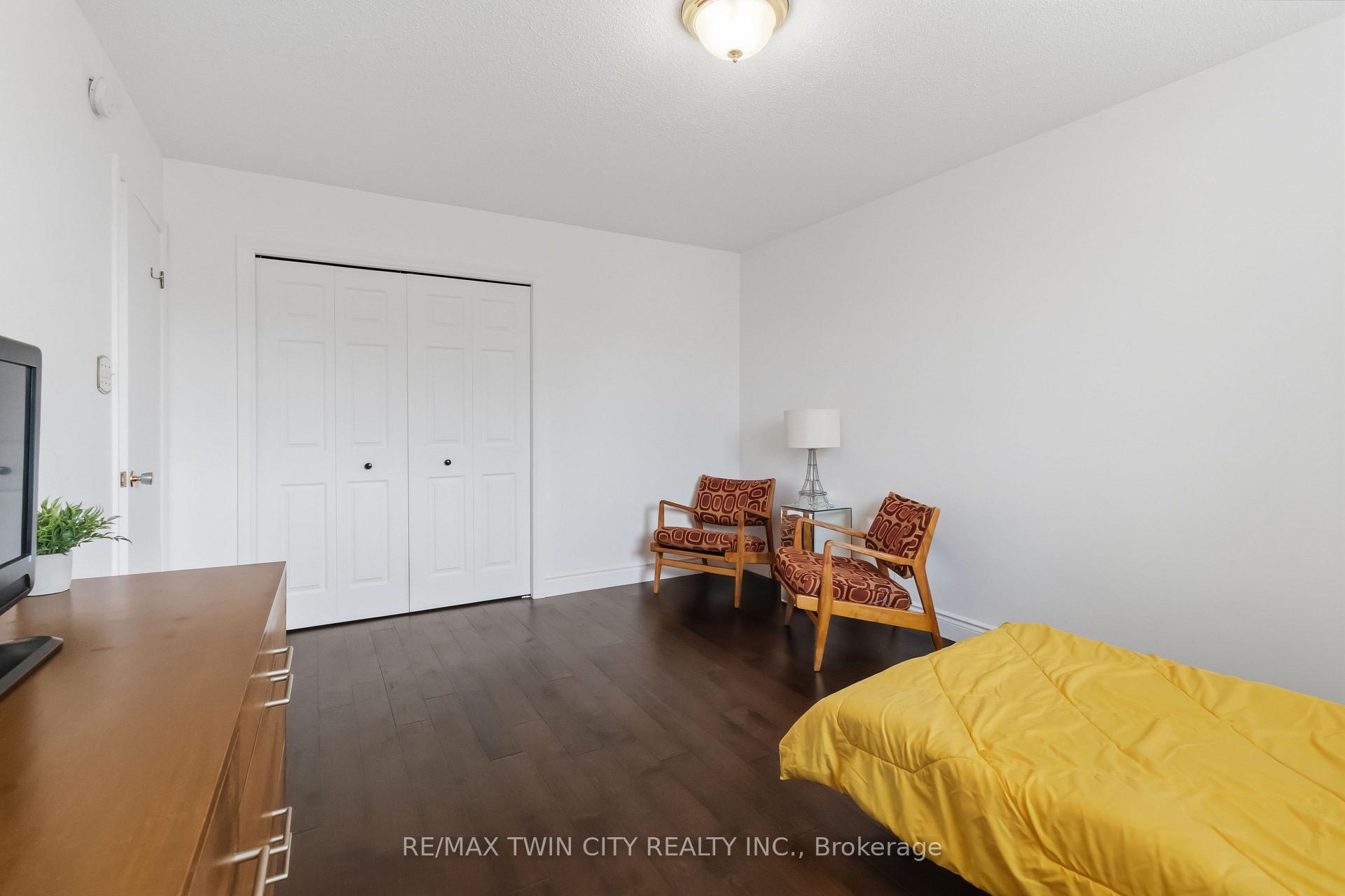 Photo 14 of 22 Allensgate Drive, Brantford, Mayfair — HOMEH