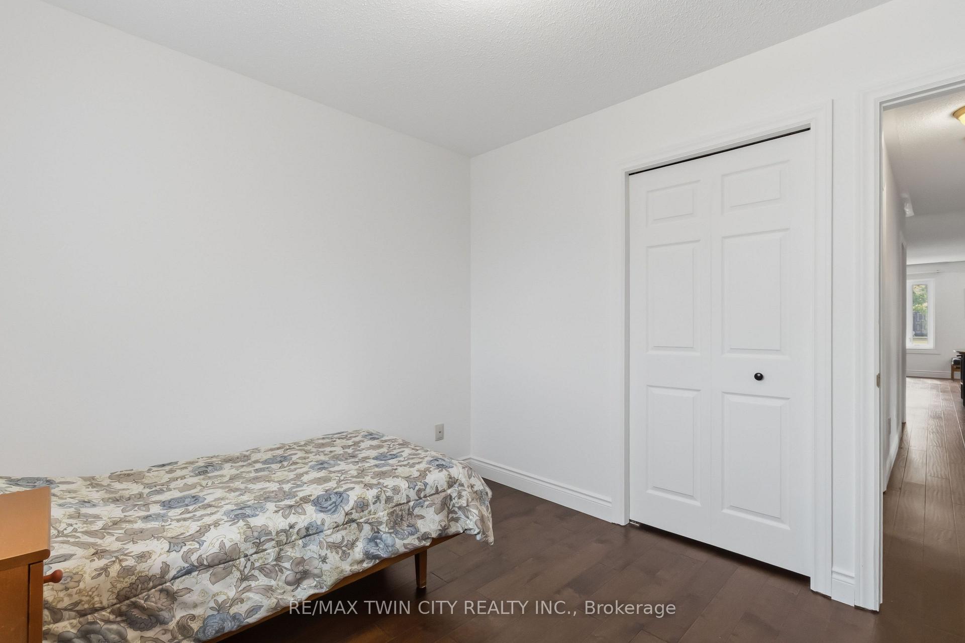Photo 17 of 22 Allensgate Drive, Brantford, Mayfair — HOMEH