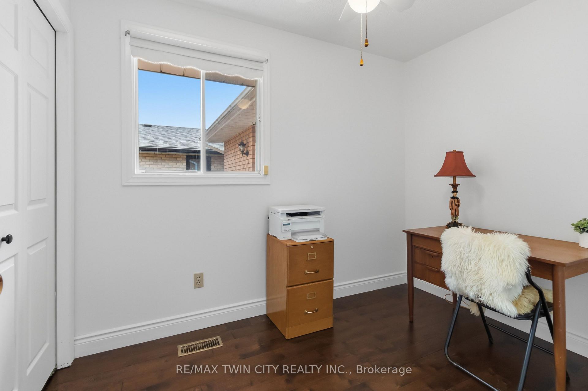 Photo 19 of 22 Allensgate Drive, Brantford, Mayfair — HOMEH