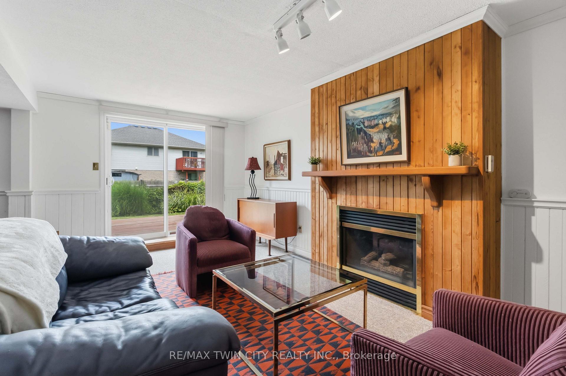 Photo 21 of 22 Allensgate Drive, Brantford, Mayfair — HOMEH