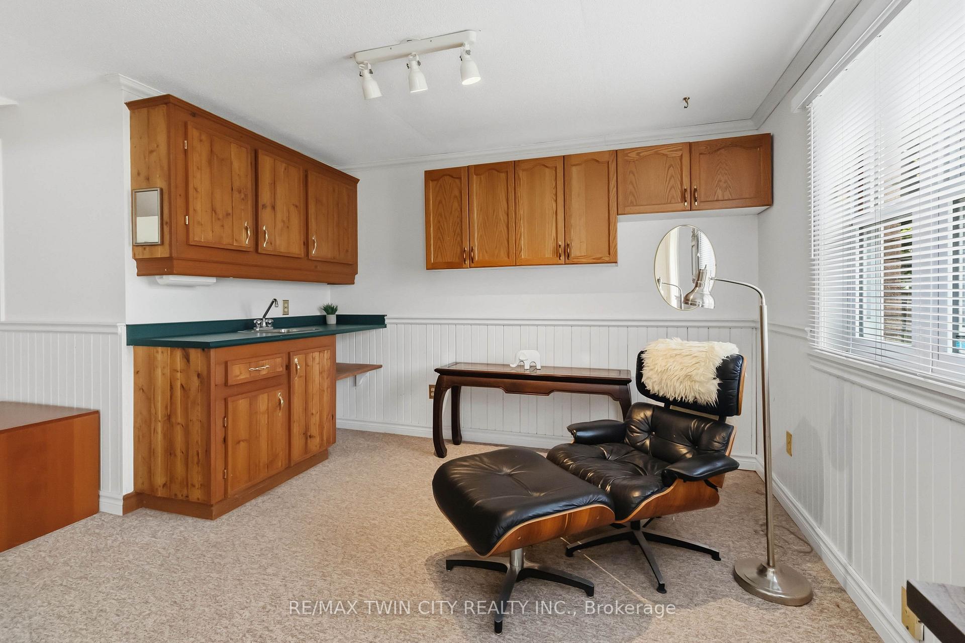 Photo 25 of 22 Allensgate Drive, Brantford, Mayfair — HOMEH