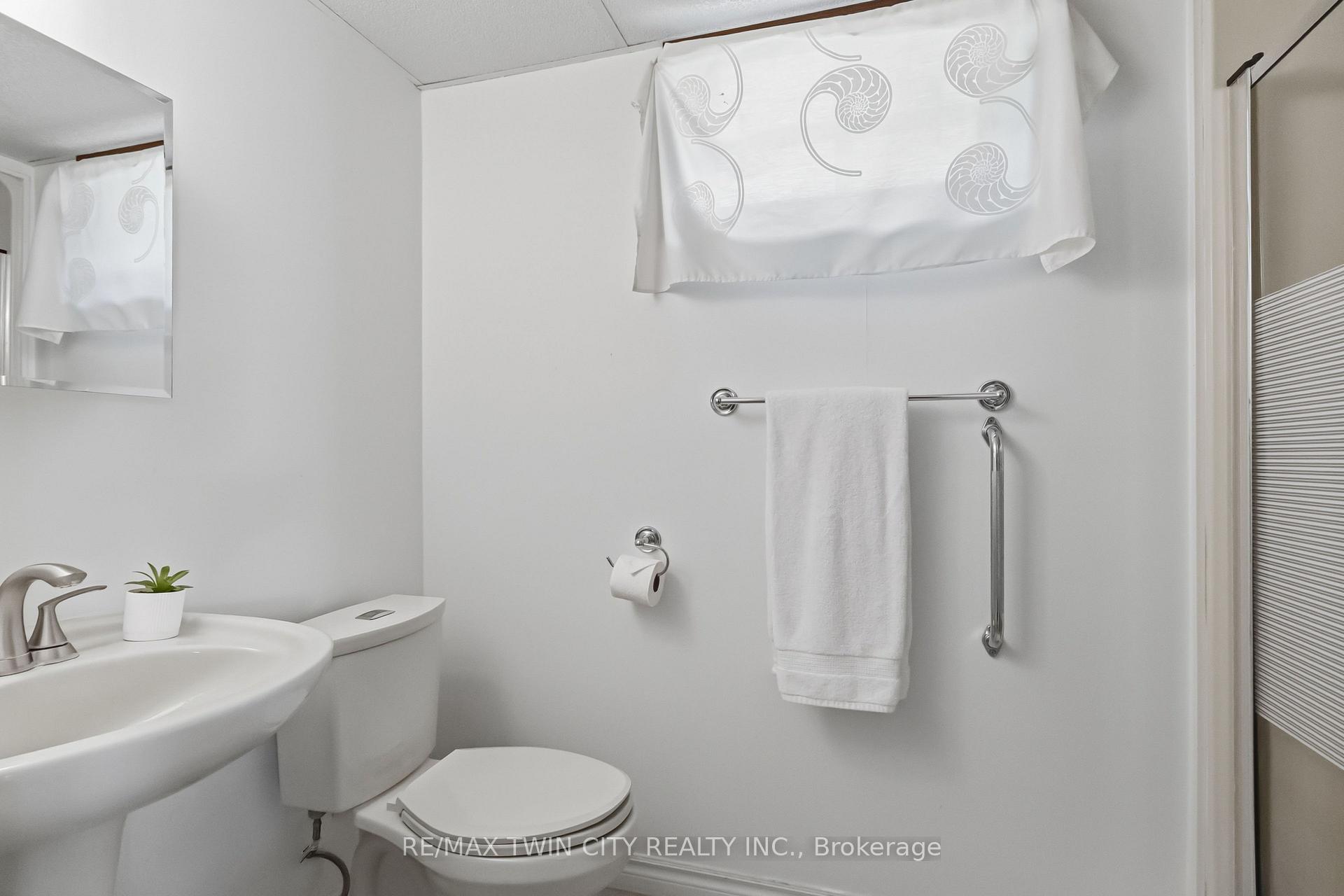 Photo 27 of 22 Allensgate Drive, Brantford, Mayfair — HOMEH