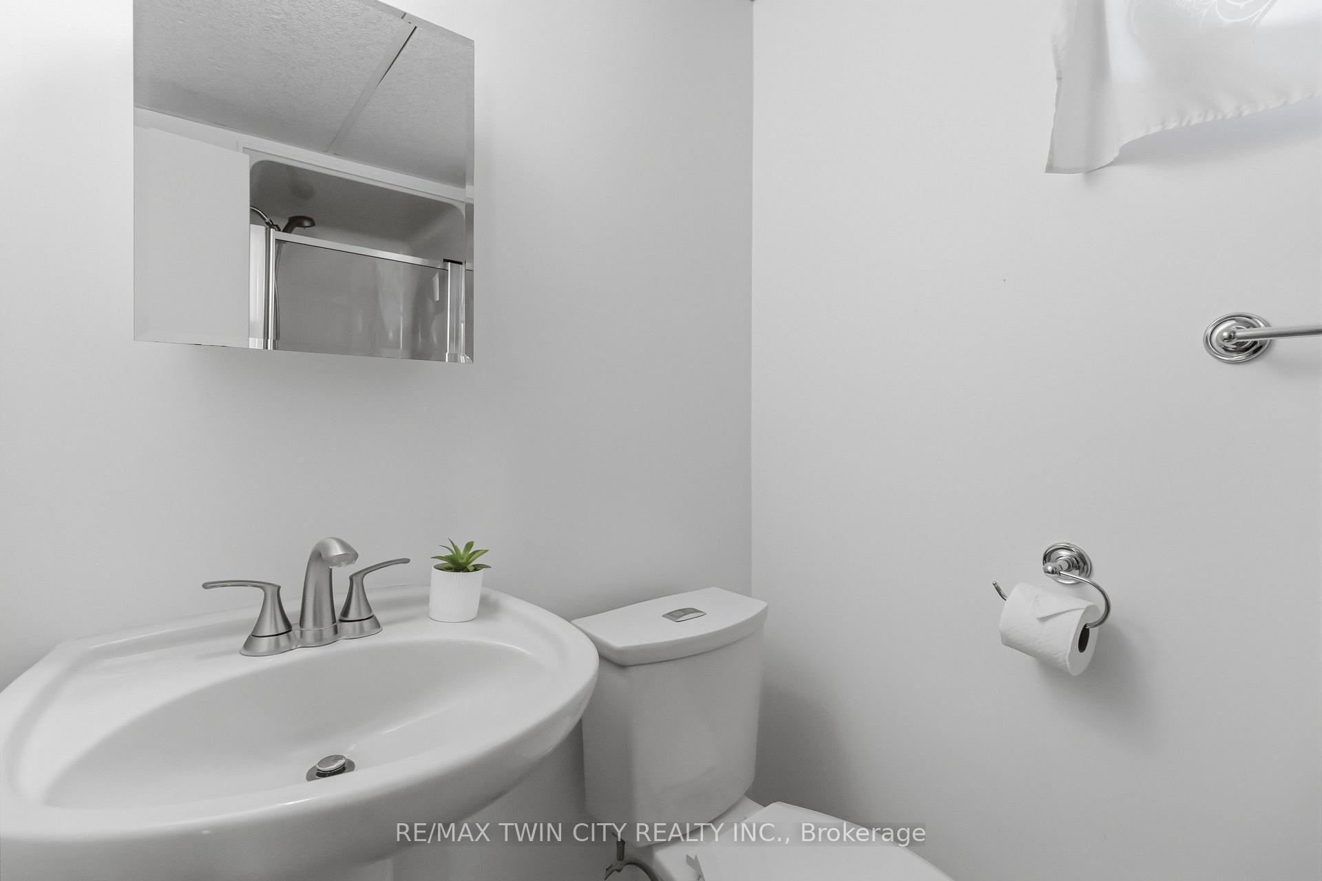 Photo 28 of 22 Allensgate Drive, Brantford, Mayfair — HOMEH
