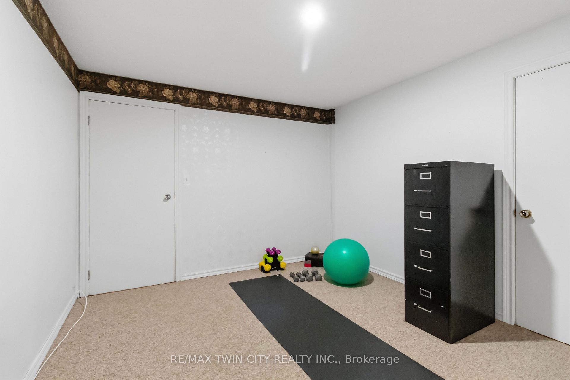 Photo 29 of 22 Allensgate Drive, Brantford, Mayfair — HOMEH