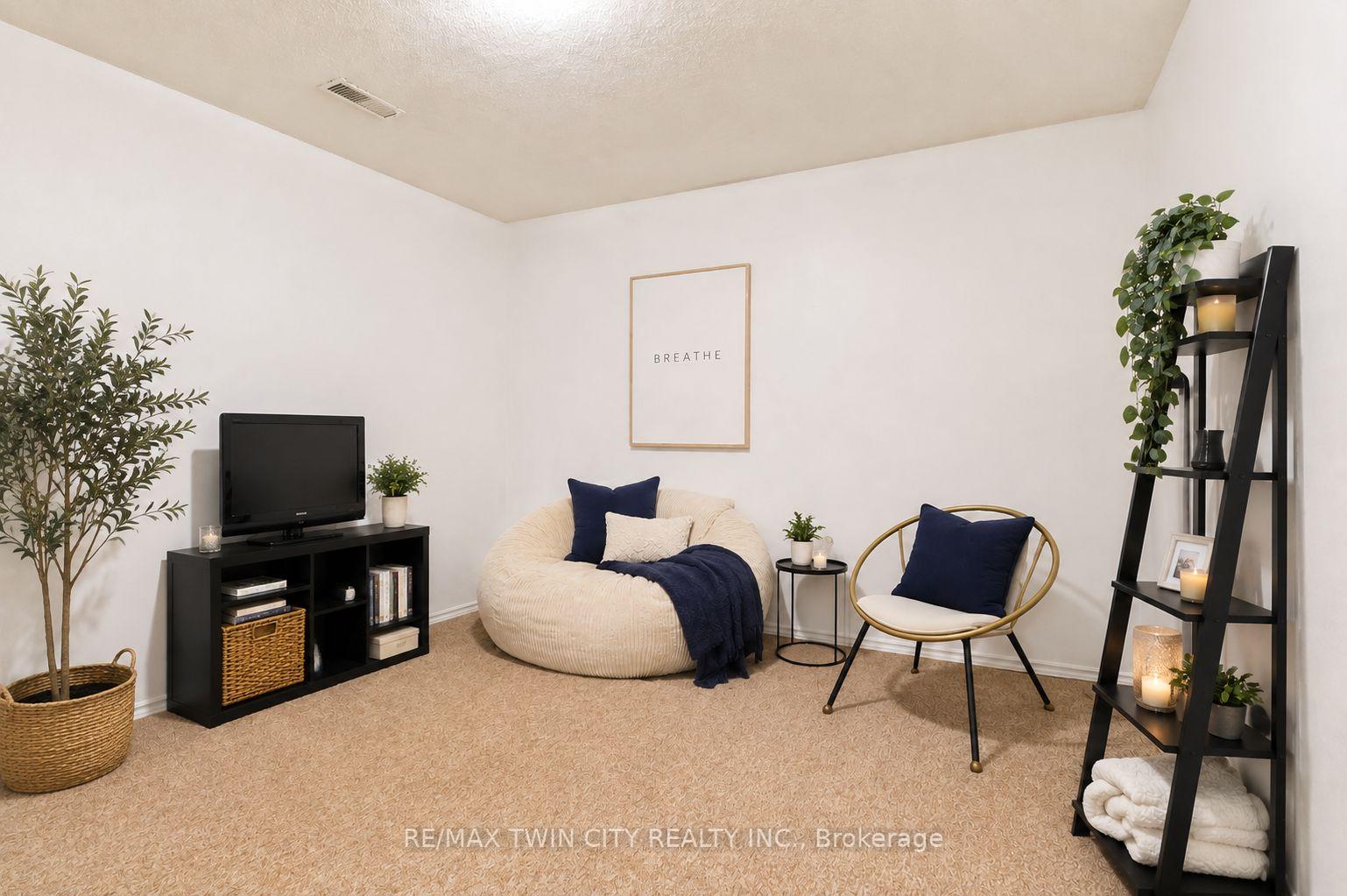 Photo 31 of 22 Allensgate Drive, Brantford, Mayfair — HOMEH