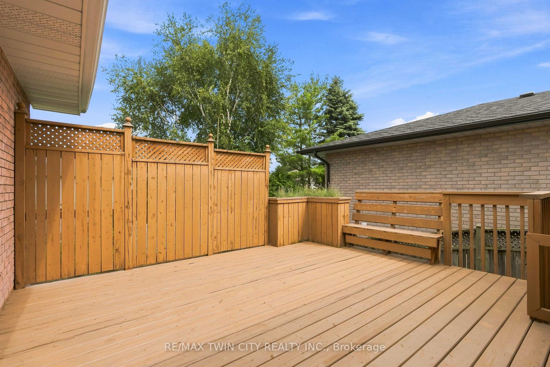 Photo 32 of 22 Allensgate Drive, Brantford, Mayfair — HOMEH