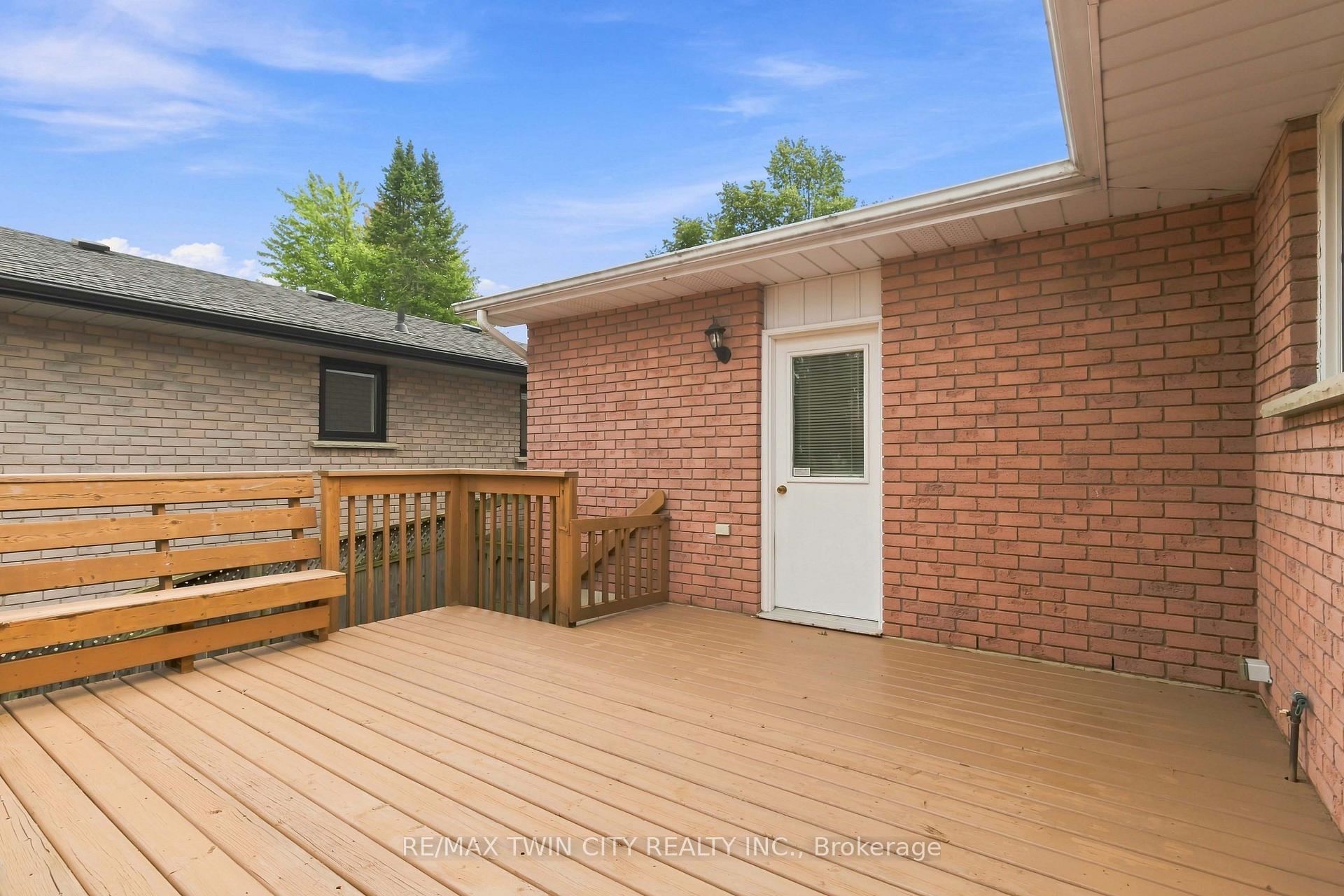 Photo 33 of 22 Allensgate Drive, Brantford, Mayfair — HOMEH