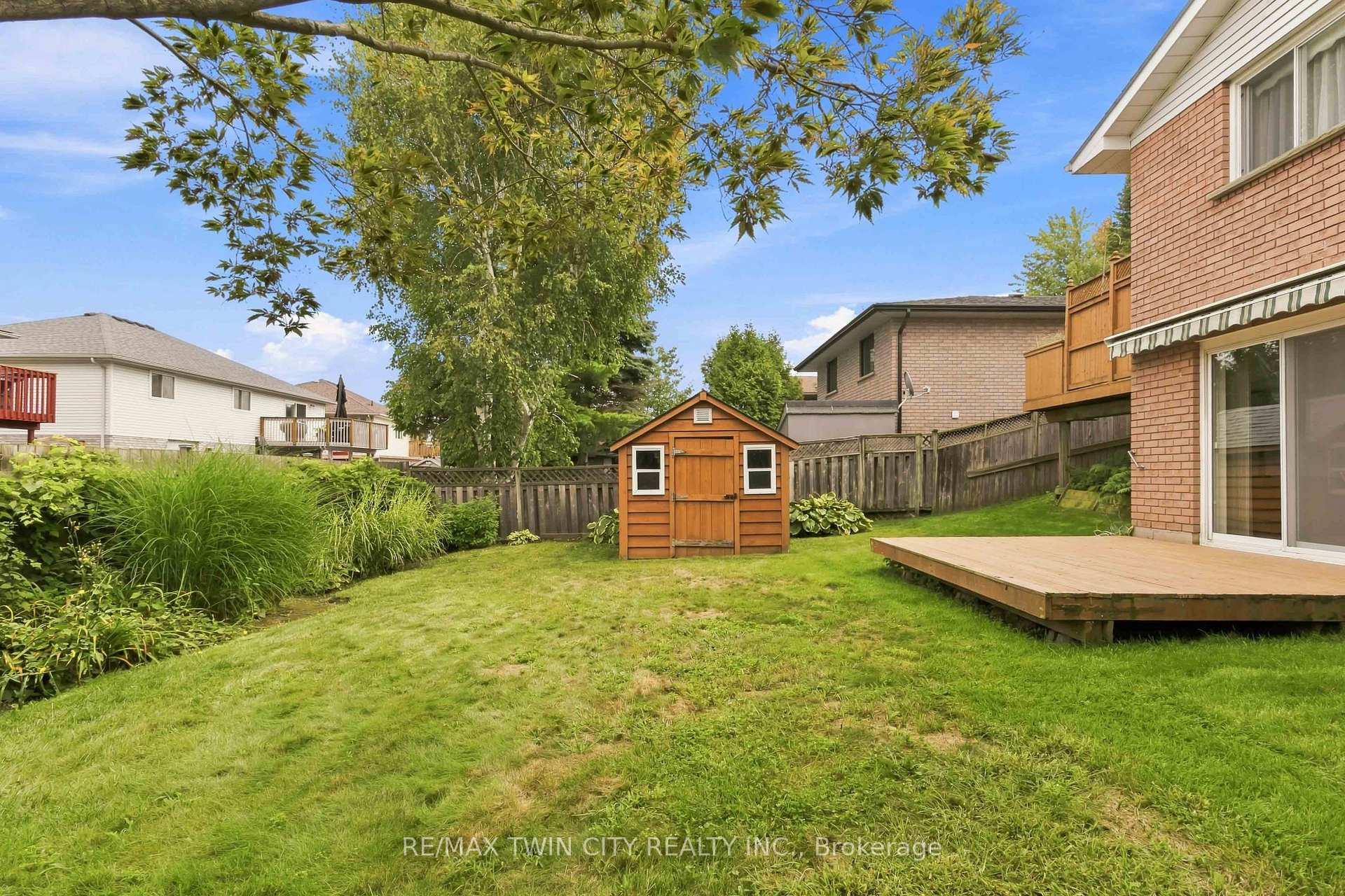 Photo 34 of 22 Allensgate Drive, Brantford, Mayfair — HOMEH