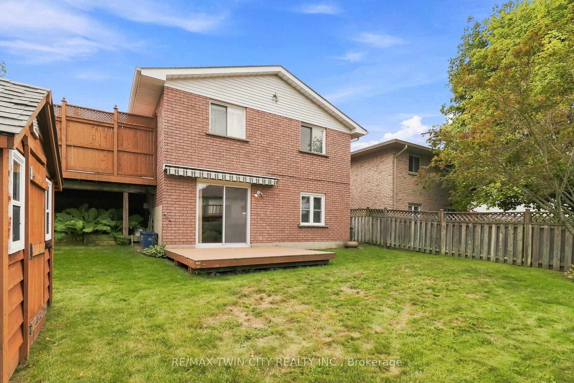 Photo 37 of 22 Allensgate Drive, Brantford, Mayfair — HOMEH