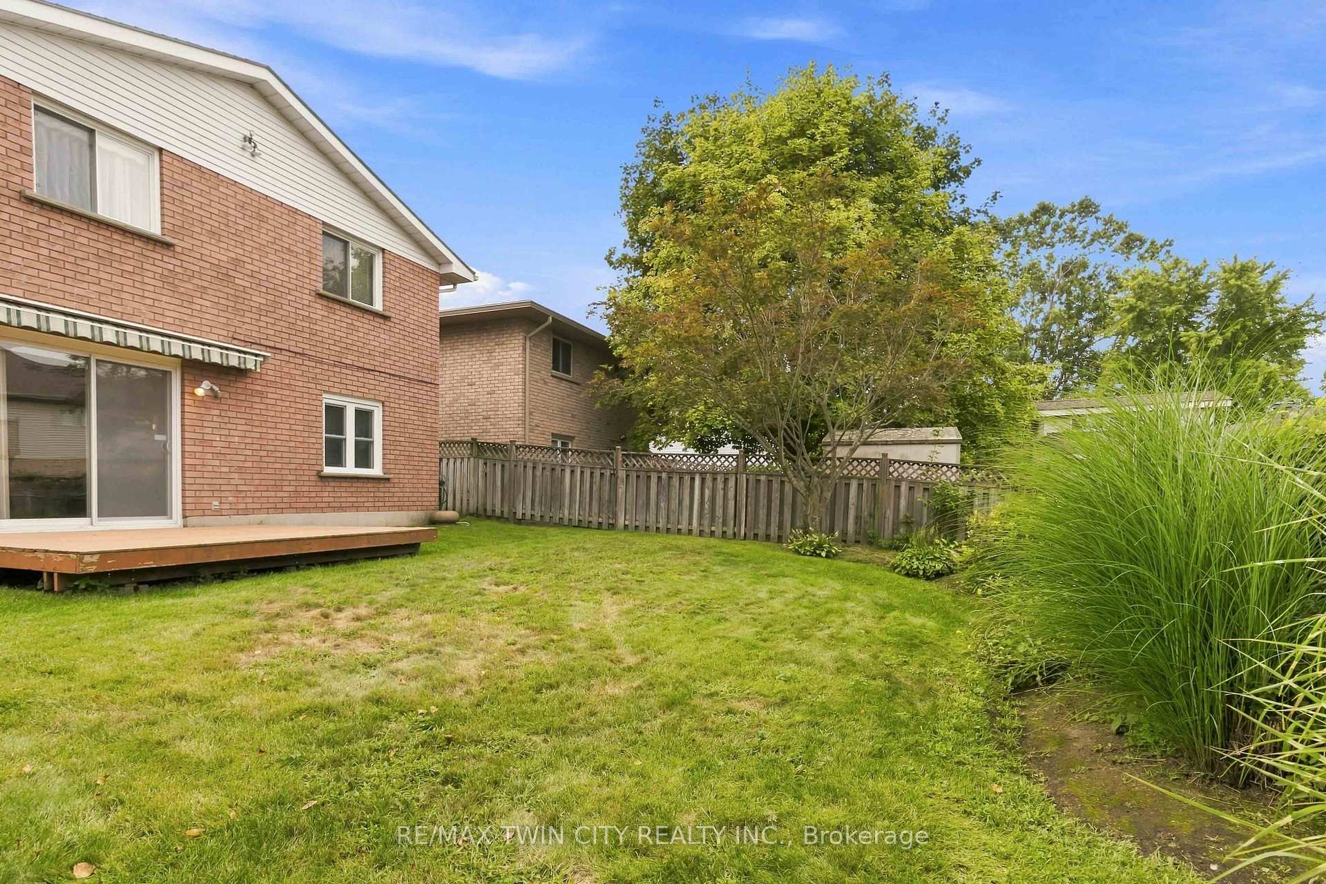 Photo 38 of 22 Allensgate Drive, Brantford, Mayfair — HOMEH