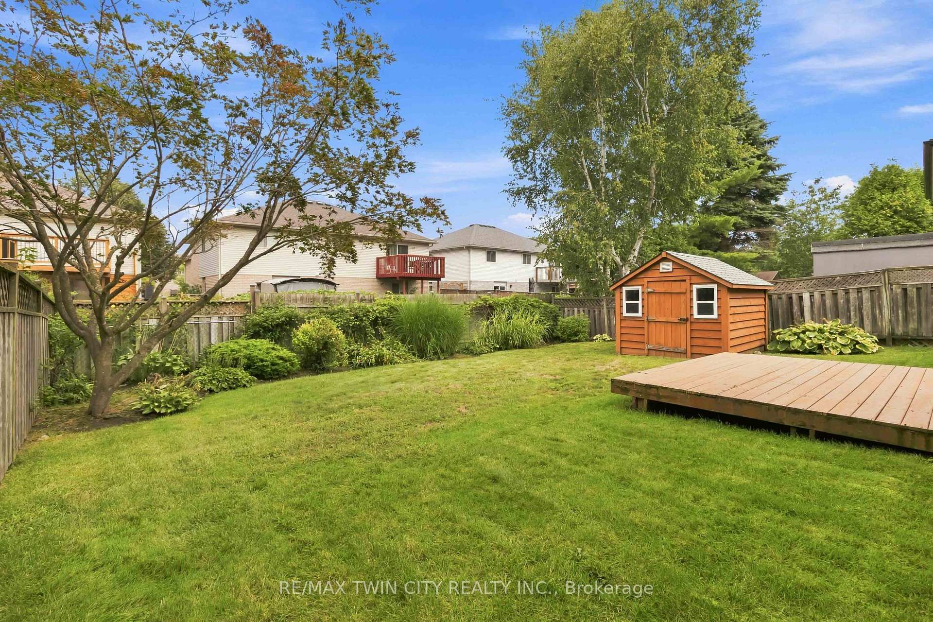 Photo 39 of 22 Allensgate Drive, Brantford, Mayfair — HOMEH