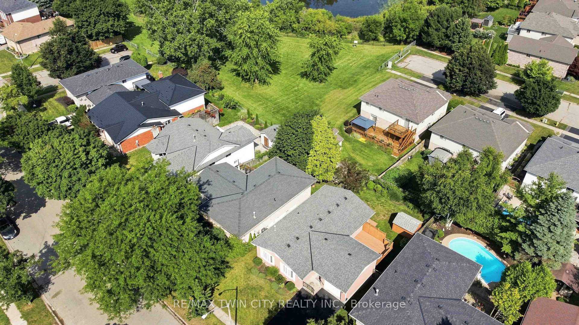 Photo 41 of 22 Allensgate Drive, Brantford, Mayfair — HOMEH