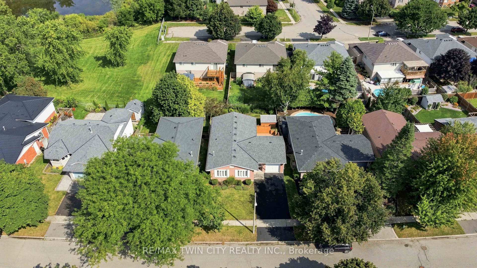 Photo 42 of 22 Allensgate Drive, Brantford, Mayfair — HOMEH
