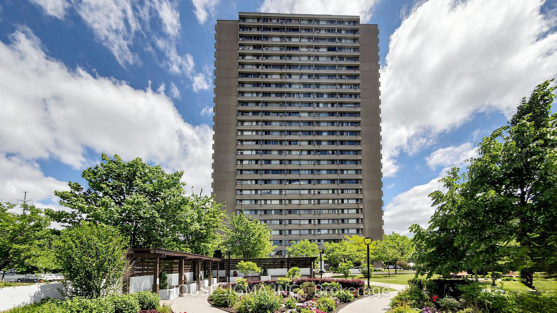 Front of Unit 305, 725 Don Mills Road