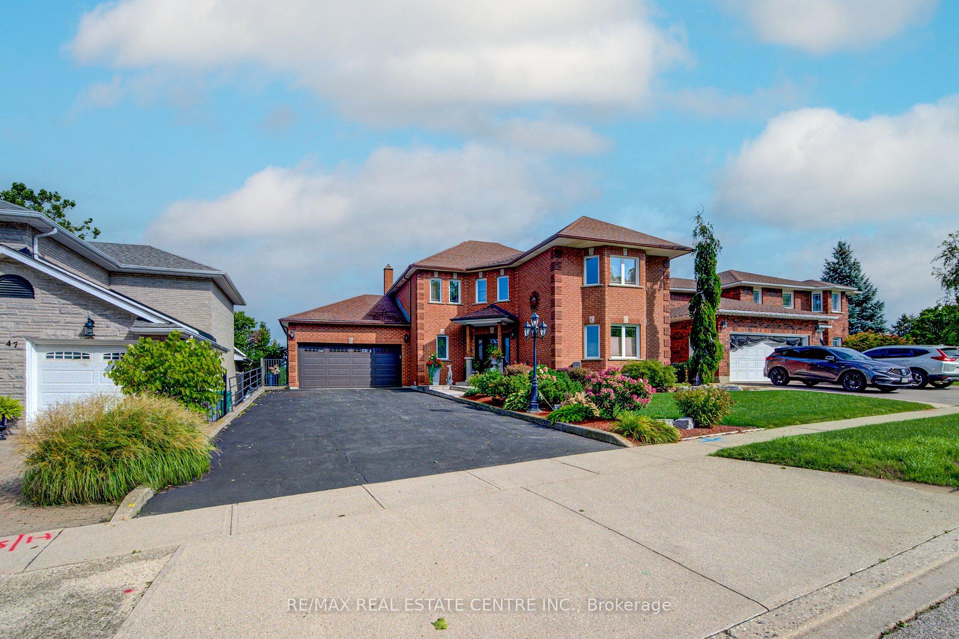 Photo 2 of 51 Copperfield Drive, Cambridge, Christopher-Champlain — HOMEH