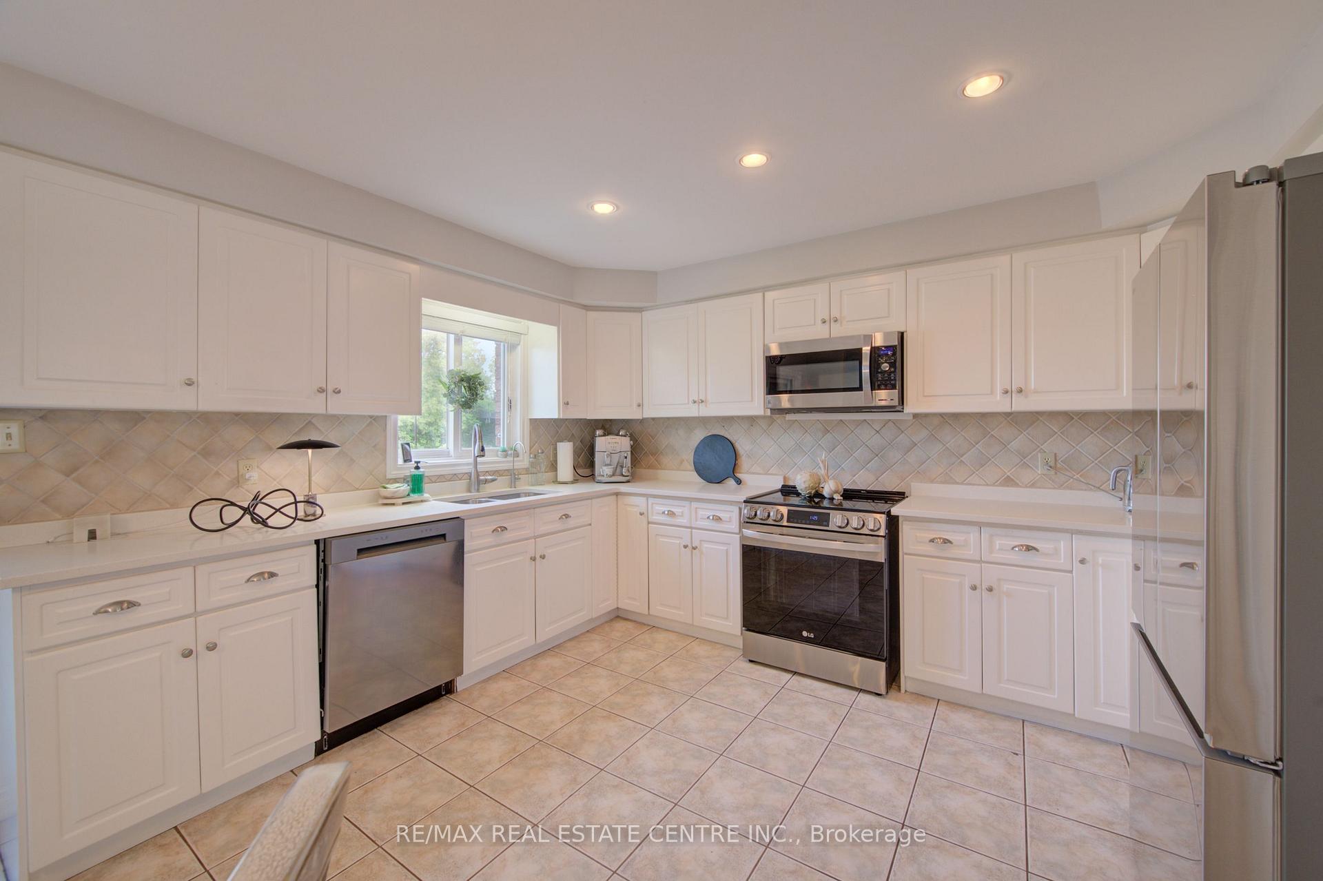 Photo 11 of 51 Copperfield Drive, Cambridge, Christopher-Champlain — HOMEH