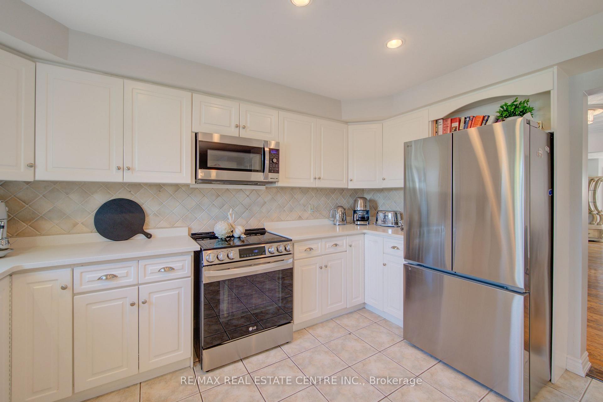 Photo 13 of 51 Copperfield Drive, Cambridge, Christopher-Champlain — HOMEH