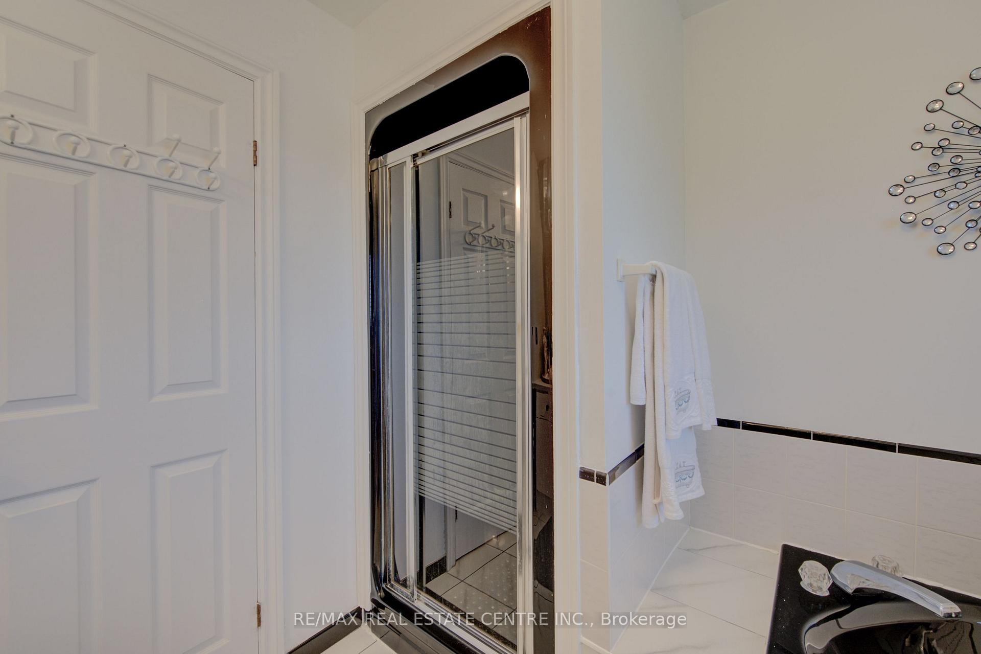 Photo 25 of 51 Copperfield Drive, Cambridge, Christopher-Champlain — HOMEH