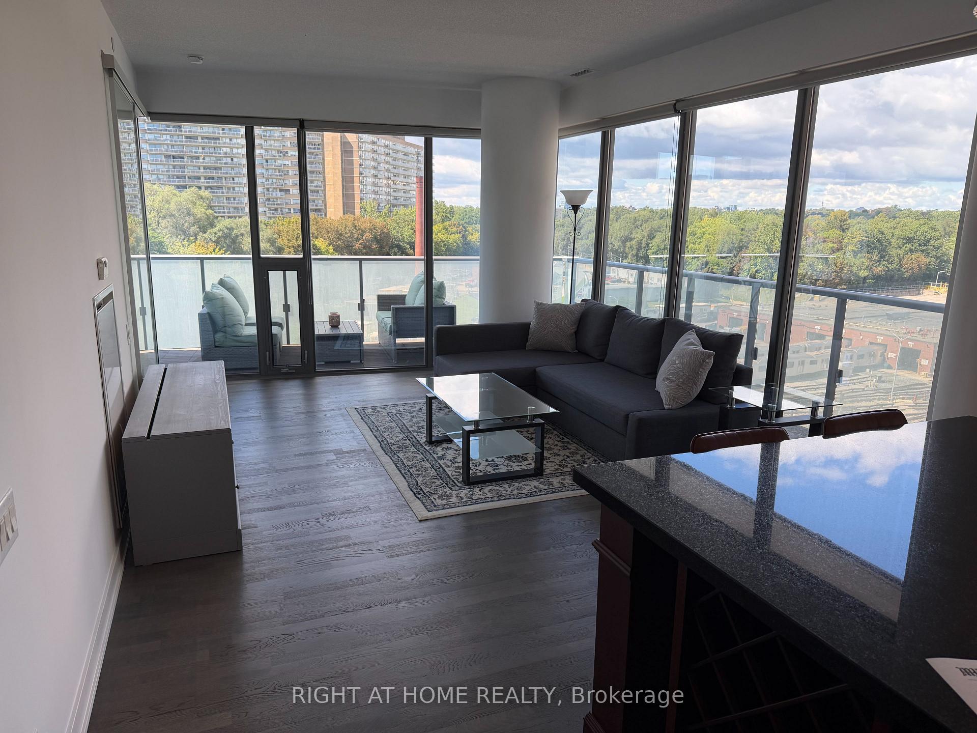 Photo 2 of Unit 704, 1815 Yonge Street, Toronto, Mount Pleasant West — HOMEH